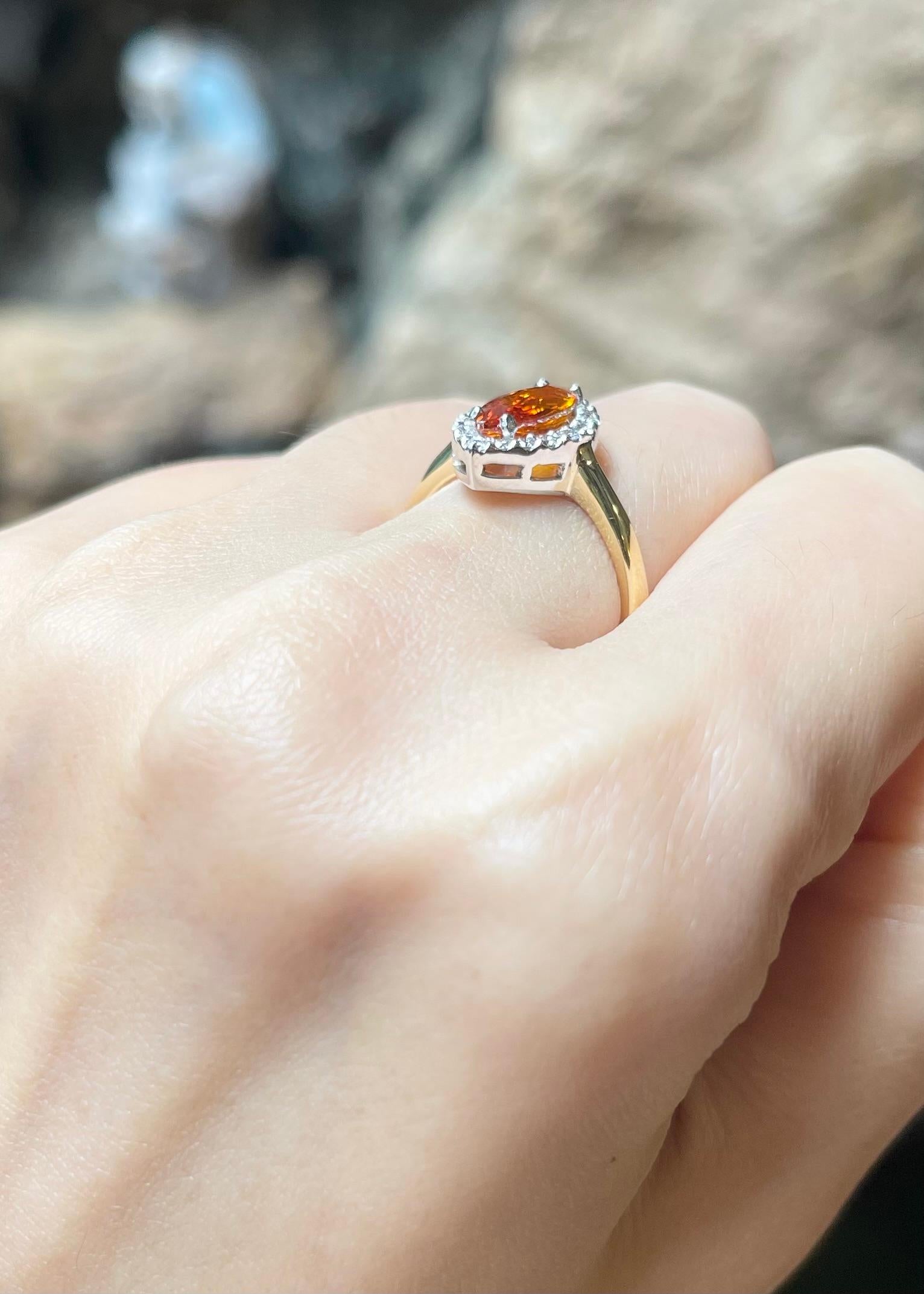 Bague en saphir jaune et diamant sertie en or 18K Pour femmes en vente