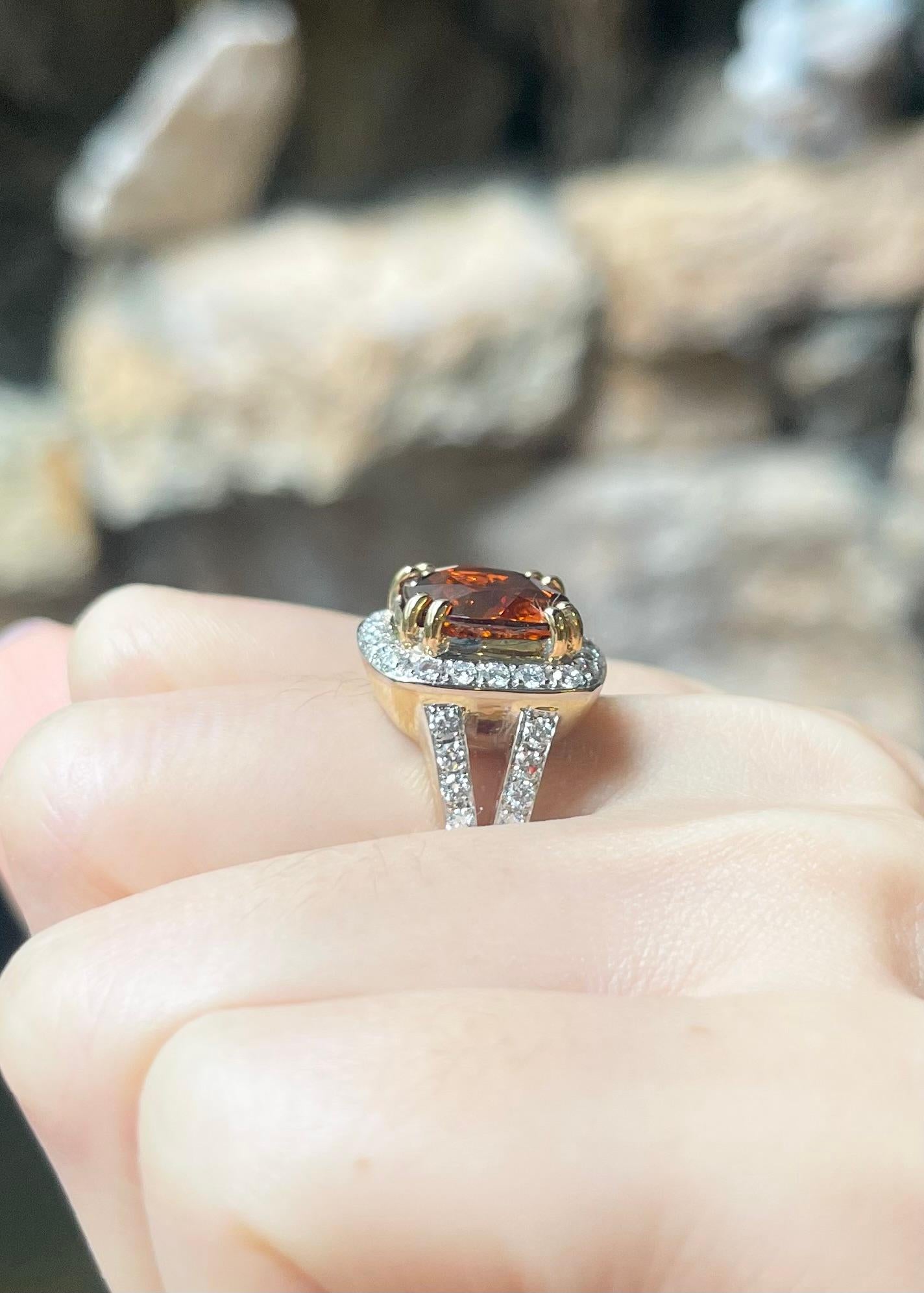 Bague en saphir jaune et diamant sertie en or 18K en vente 1