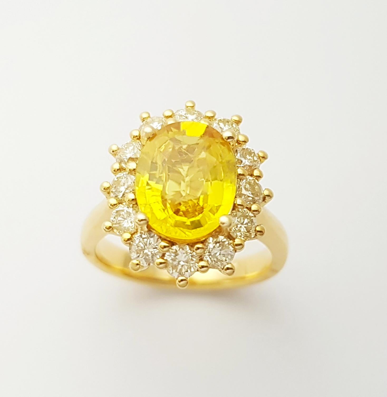 Gelber Saphir mit Diamantring in 18 Karat Gold gefasst im Angebot 1