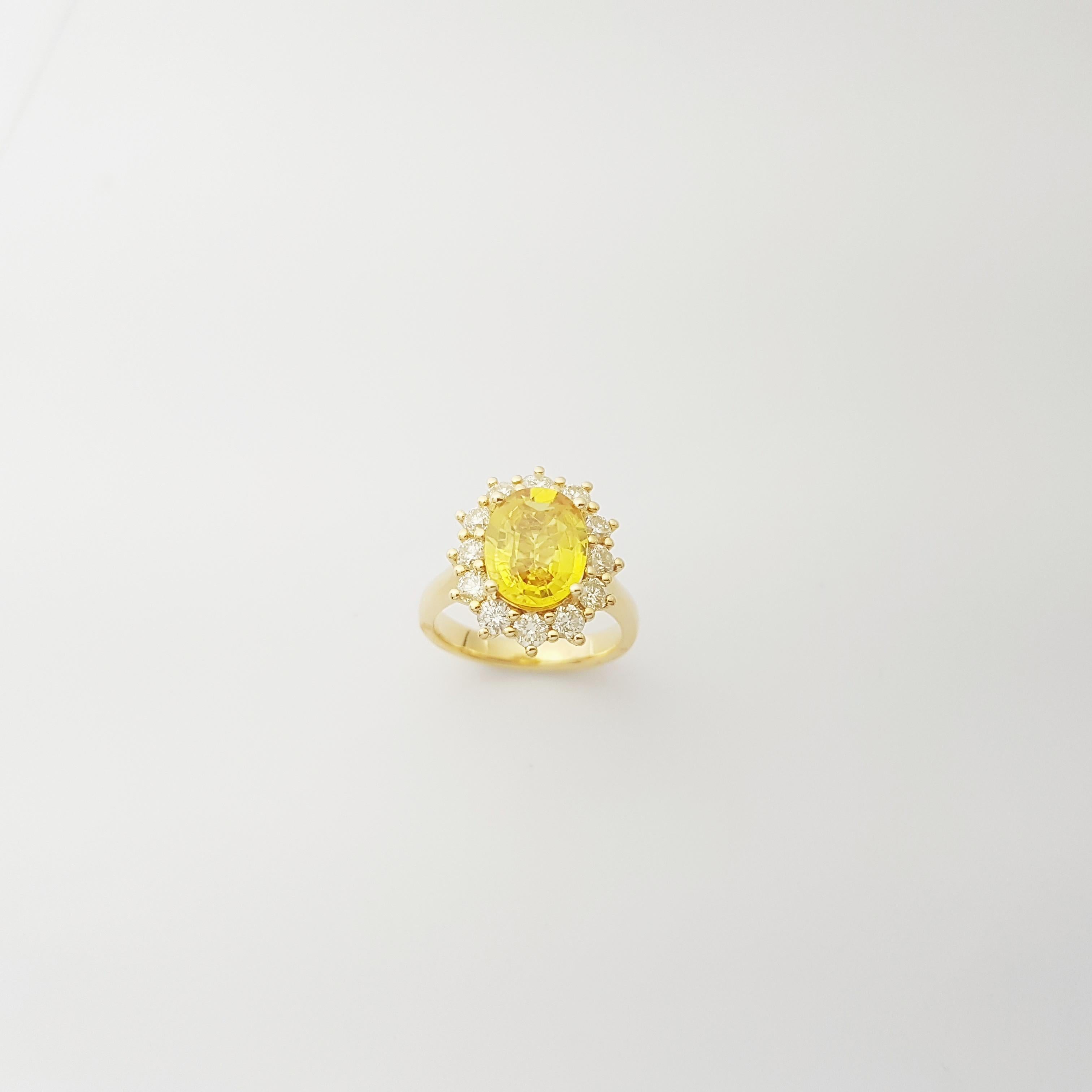Gelber Saphir mit Diamantring in 18 Karat Gold gefasst im Angebot 2