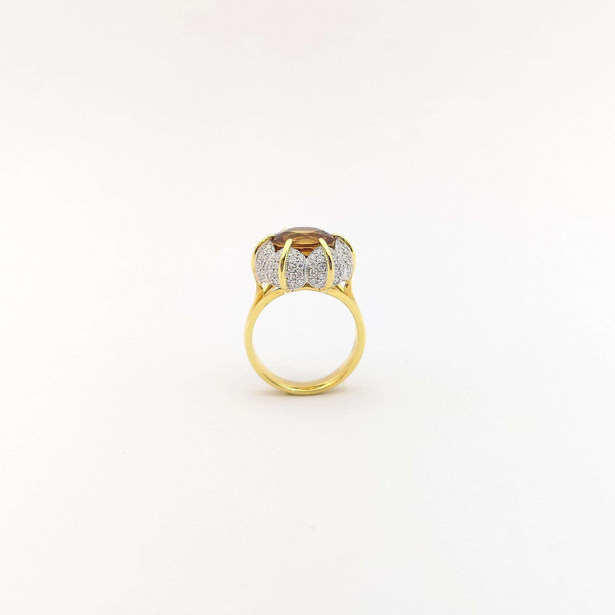 Bague en saphir jaune et diamant sertie en or 18K en vente 3