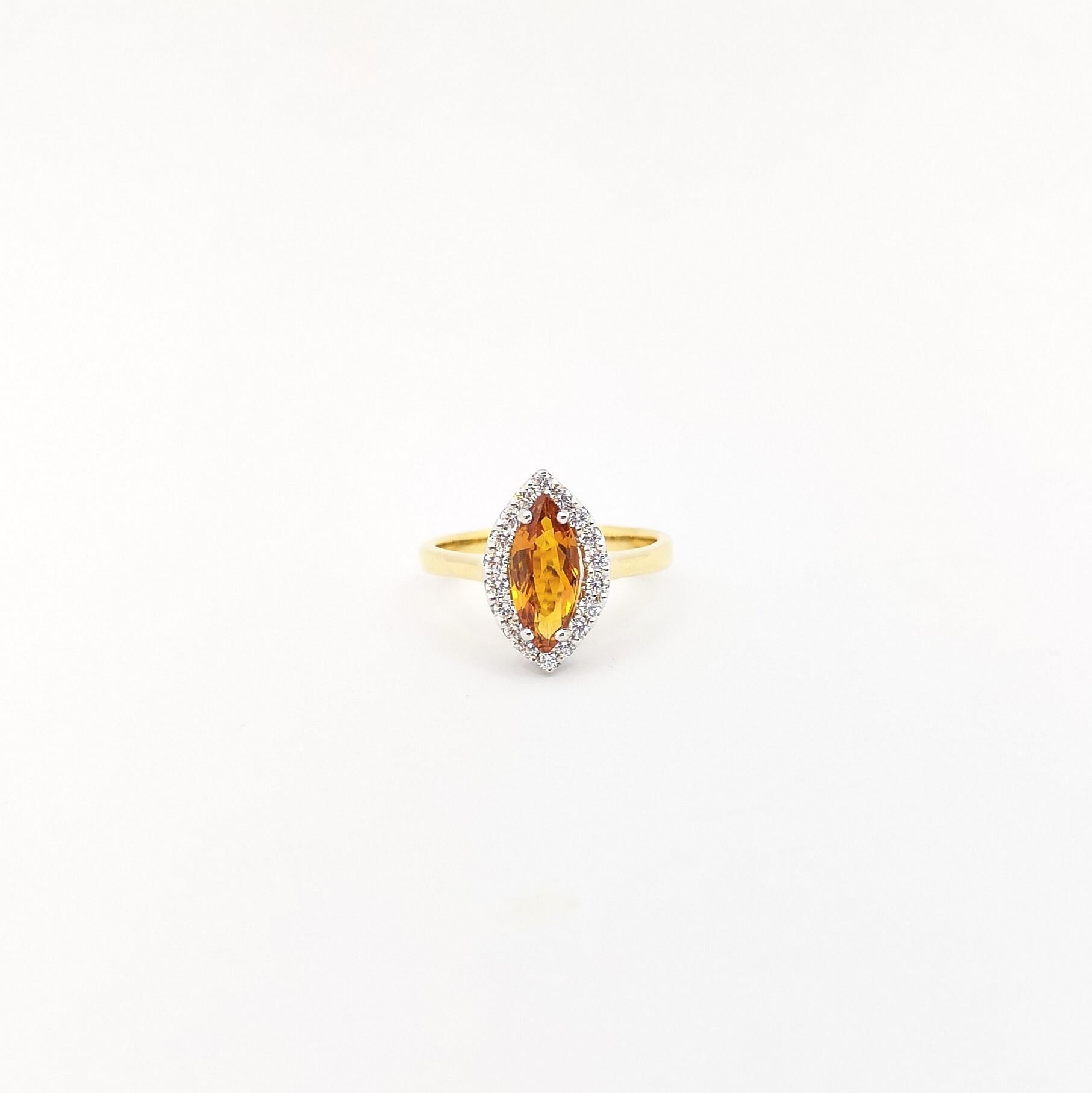 Bague en saphir jaune et diamant sertie en or 18K en vente 3