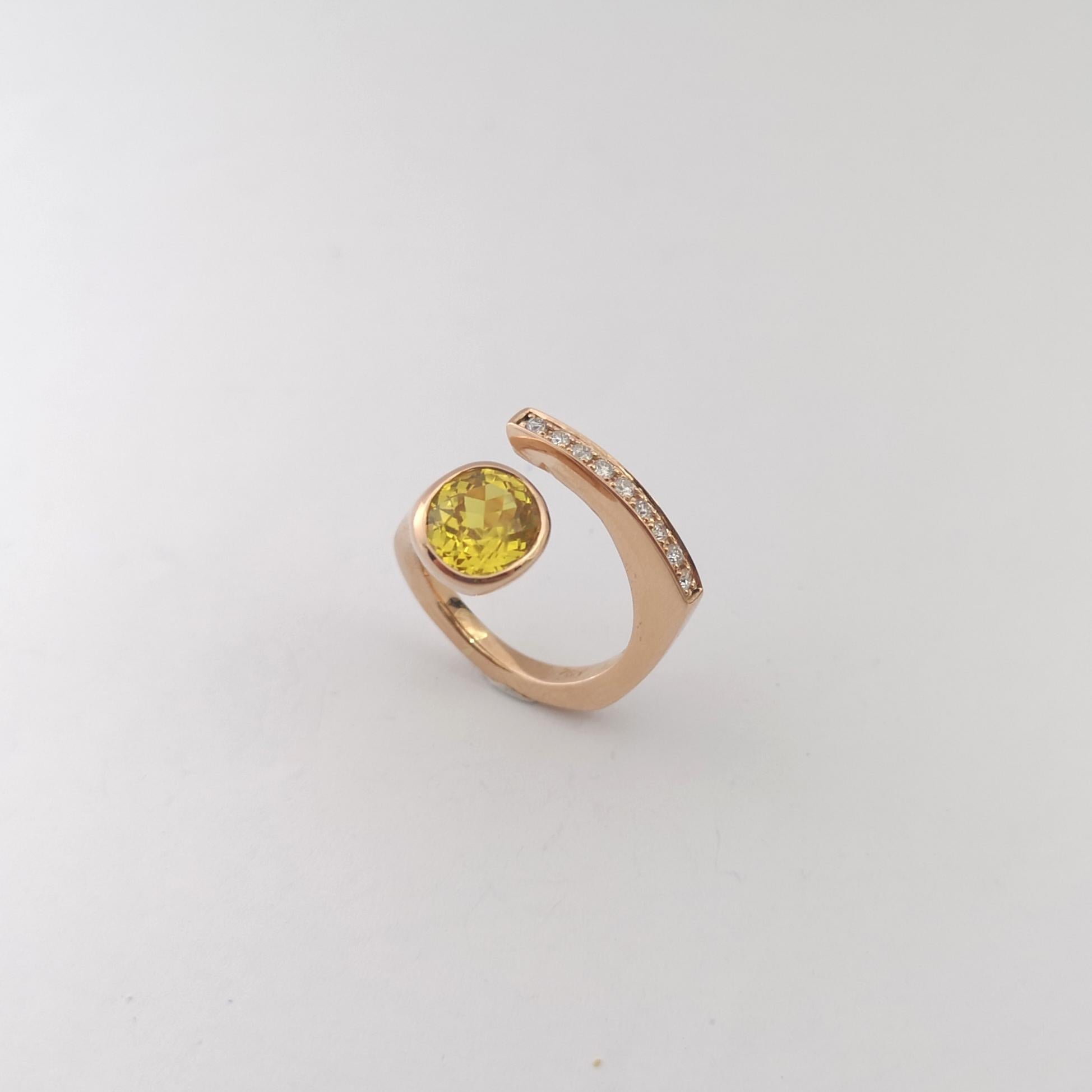 Bague en or rose 18 carats ornée d'un saphir jaune et d'un diamant en vente 9