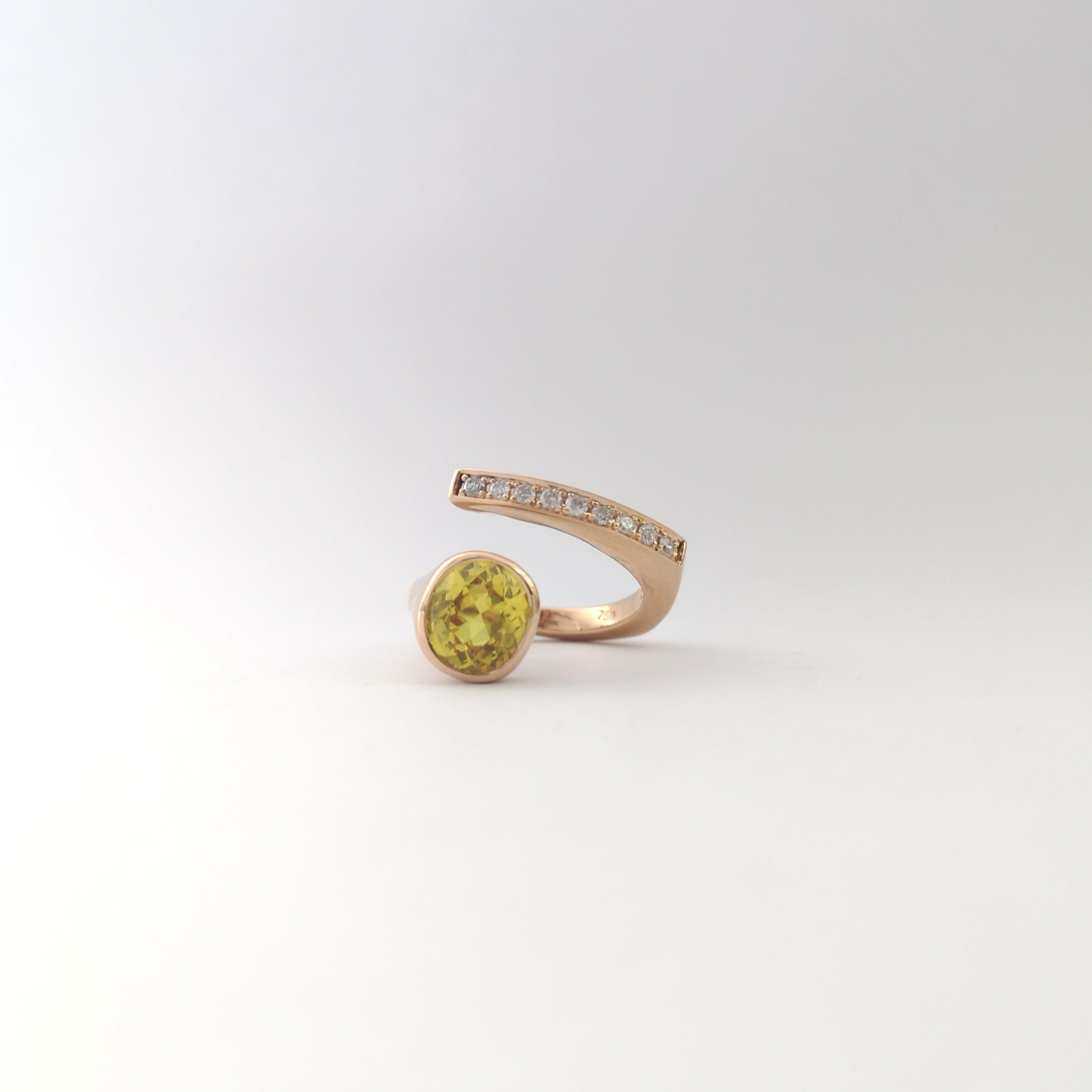 Bague en or rose 18 carats ornée d'un saphir jaune et d'un diamant en vente 3