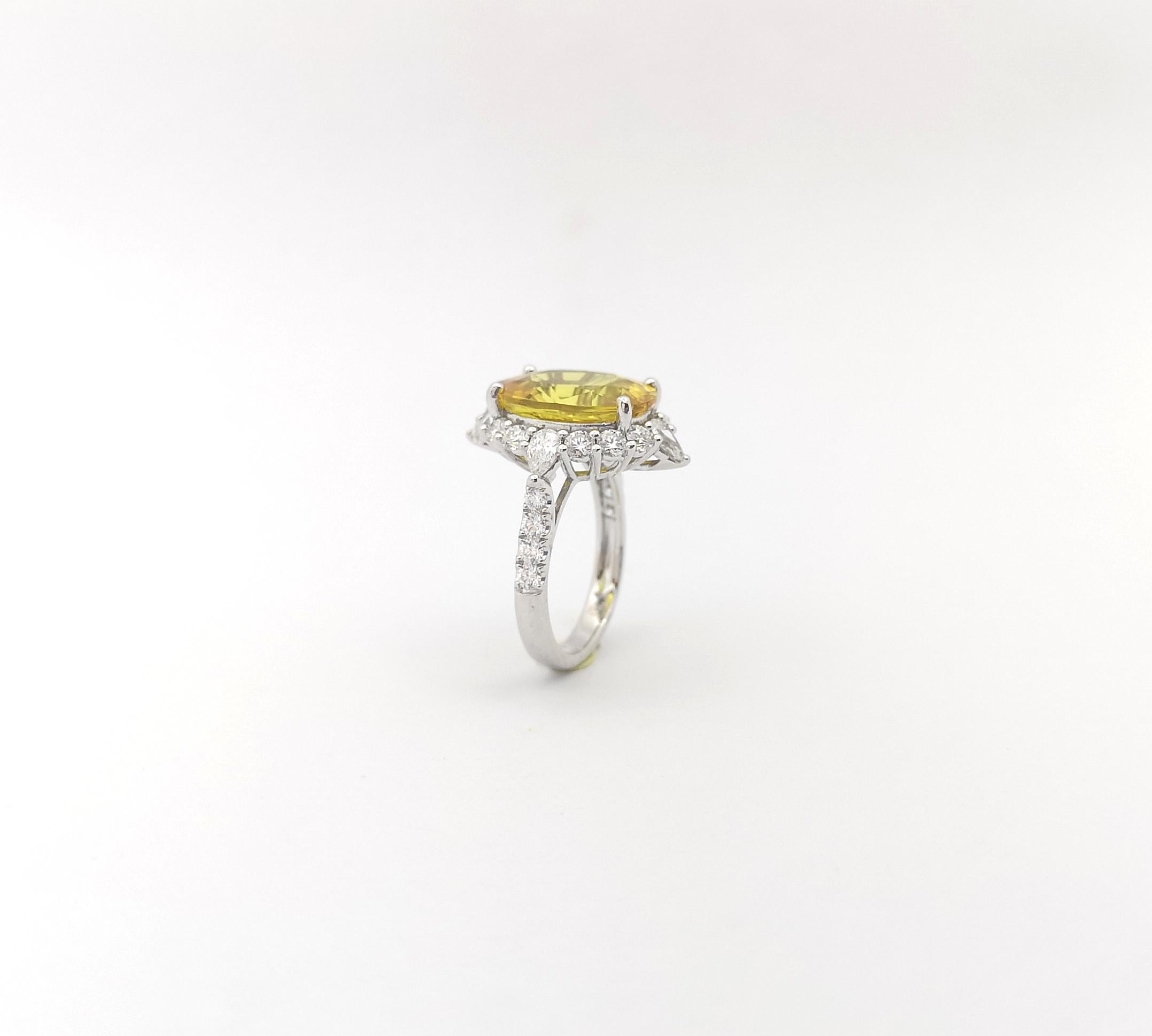 Bague en saphir jaune et diamant sertie d'or blanc 18K en vente 8