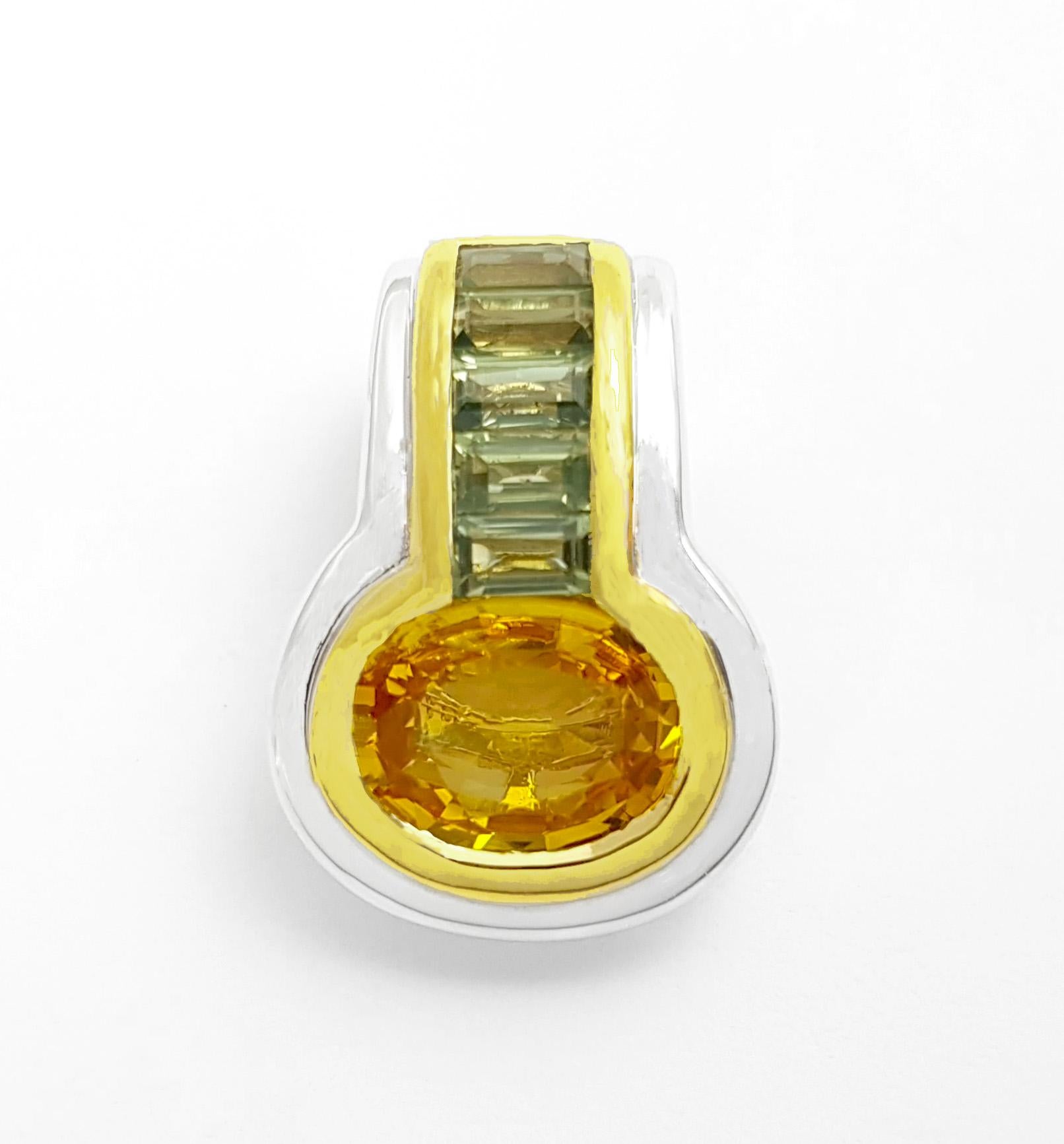 Contemporain Pendentif en or jaune/blanc 18 carats serti d'un saphir jaune et d'un saphir vert en vente