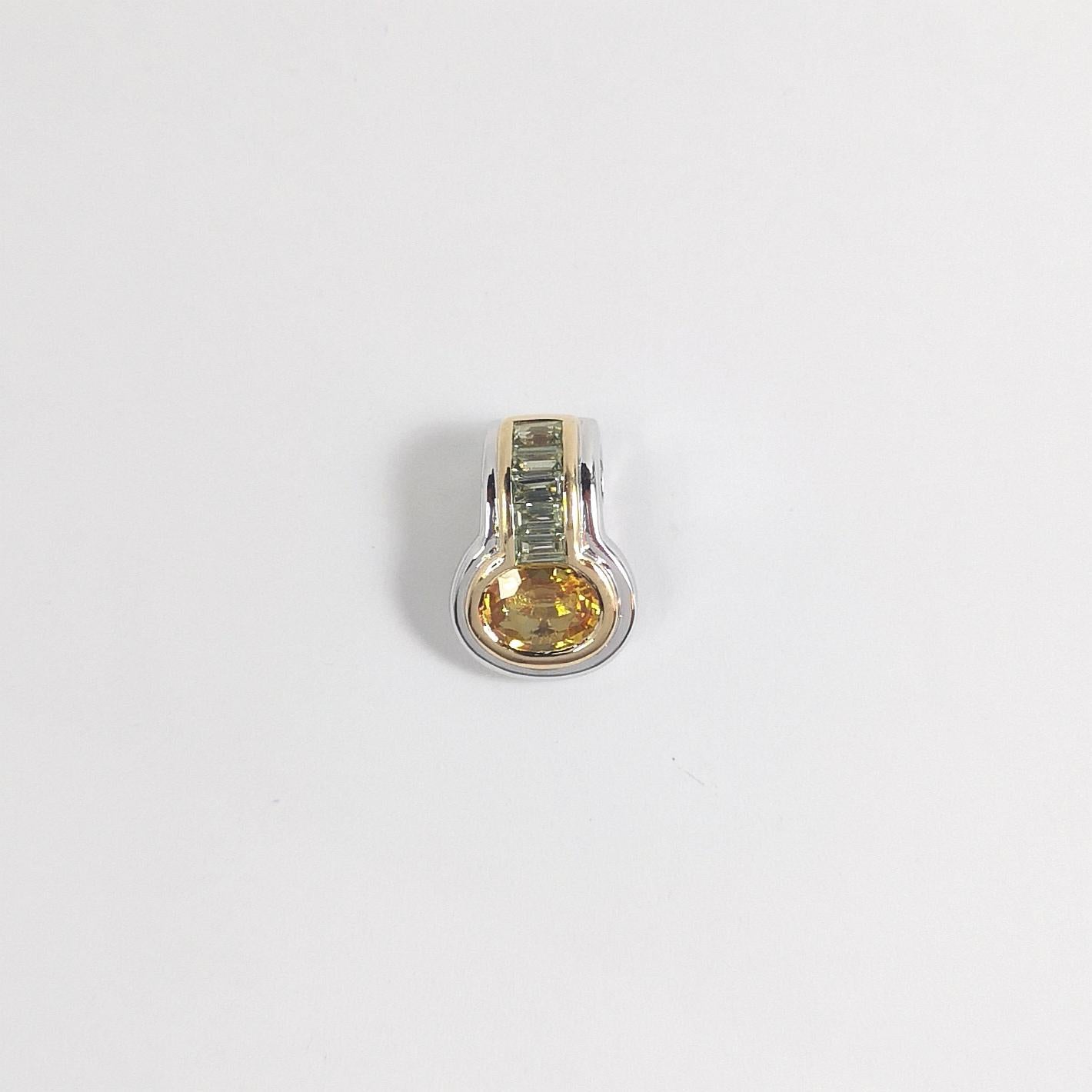 Pendentif en or jaune/blanc 18 carats serti d'un saphir jaune et d'un saphir vert Neuf - En vente à Bangkok, TH
