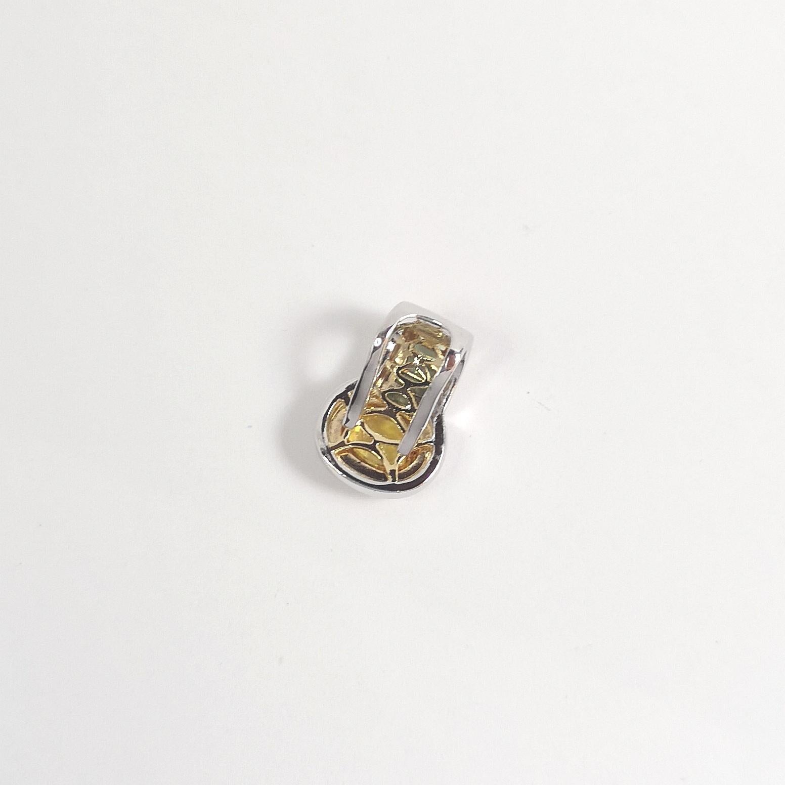 Pendentif en or jaune/blanc 18 carats serti d'un saphir jaune et d'un saphir vert en vente 2