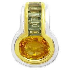 Colgante de zafiro amarillo con zafiro verde engastado en oro amarillo/blanco de 18 quilates