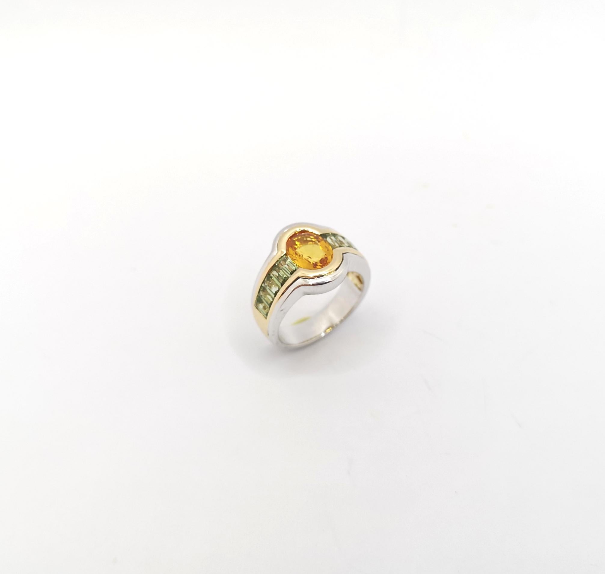 Bague en or jaune/blanc 18 carats sertie de saphirs jaunes et de saphirs verts en vente 6