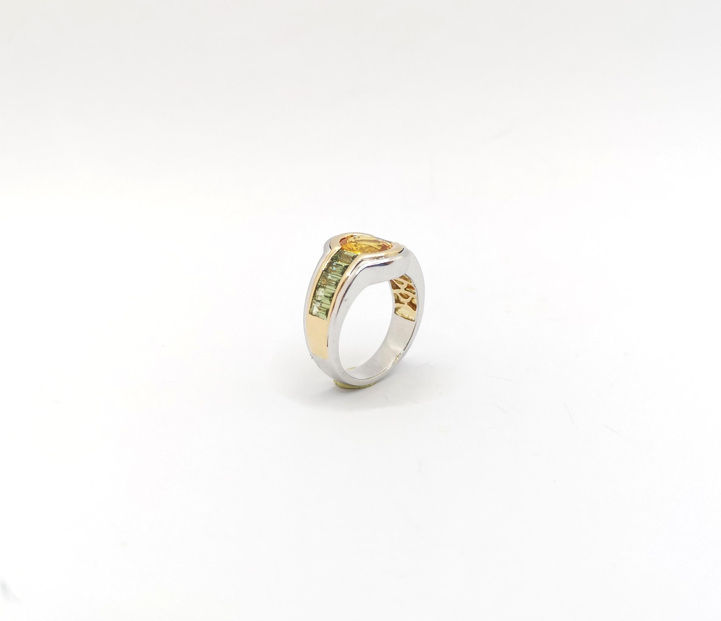 Bague en or jaune/blanc 18 carats sertie de saphirs jaunes et de saphirs verts en vente 7
