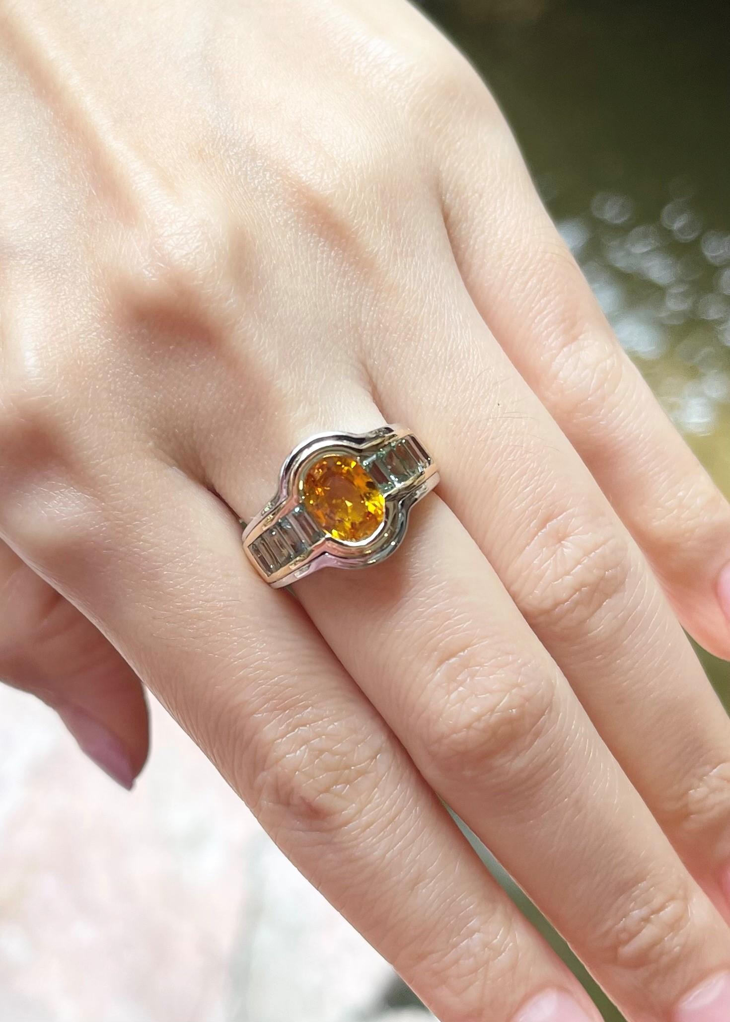Bague en or jaune/blanc 18 carats sertie de saphirs jaunes et de saphirs verts Unisexe en vente