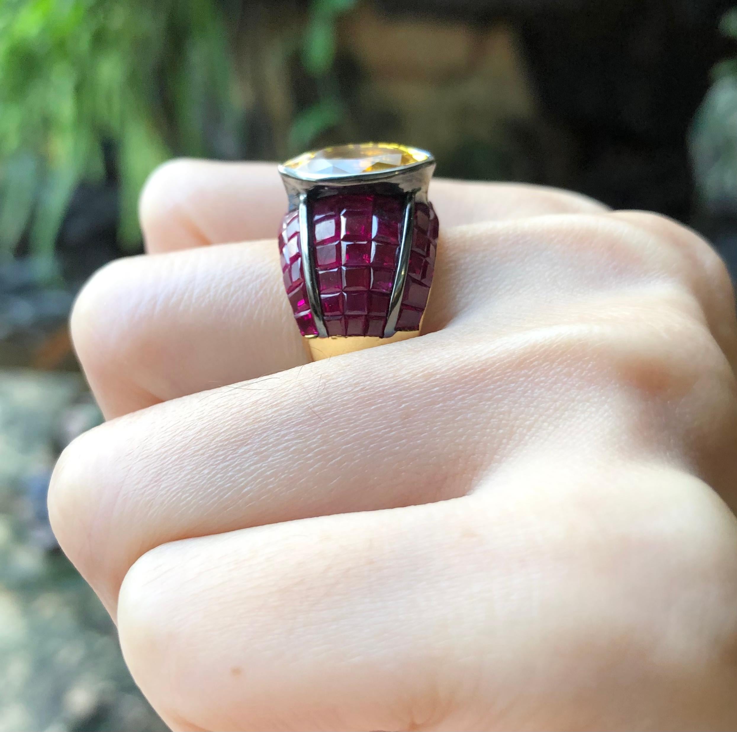 Contemporary Yellow Sapphire with Ruby Ring Set in 18 Karat Gold Settings For Sale