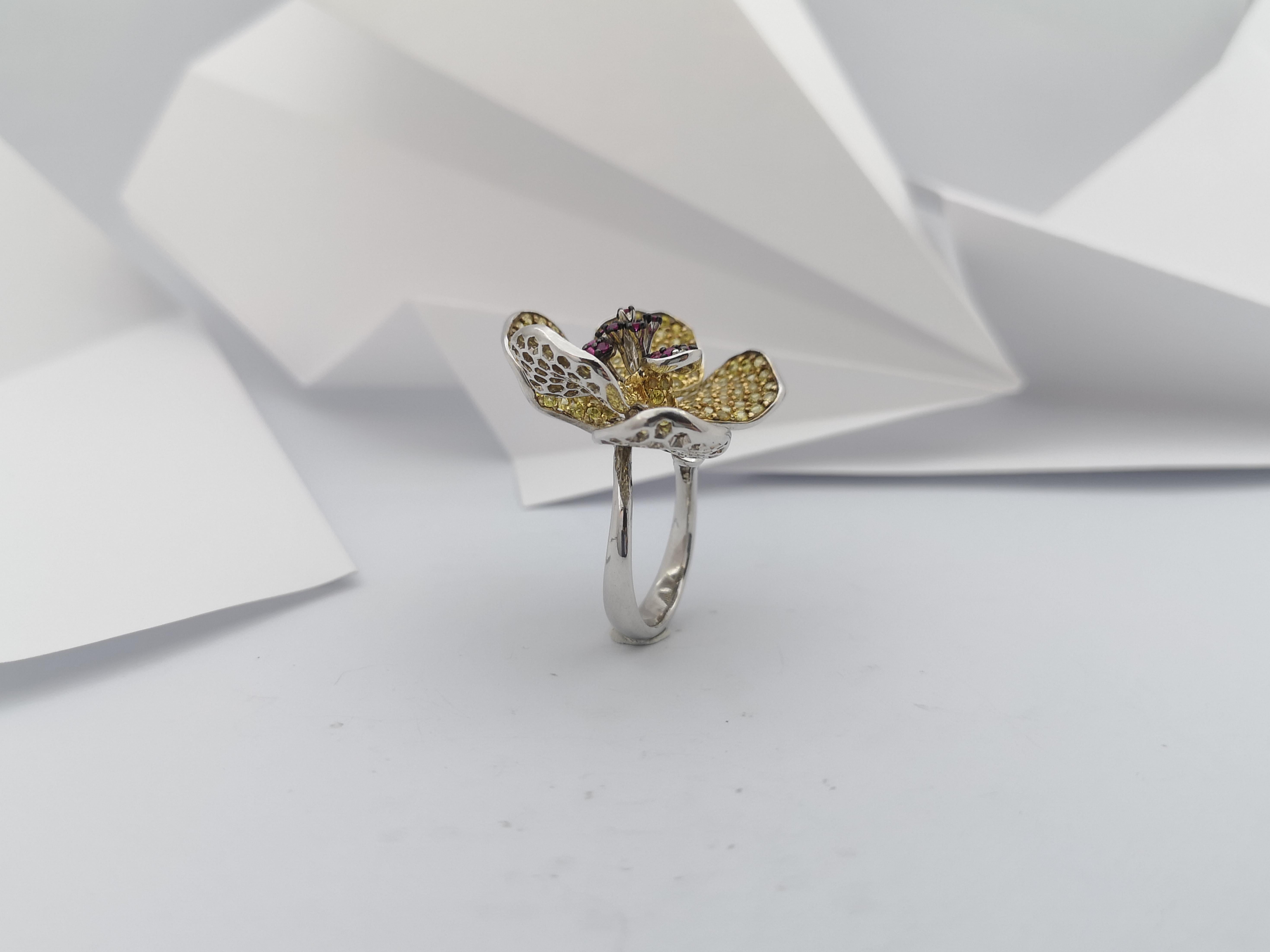 Anillo de zafiro amarillo con rubí engastado en plata en venta 12