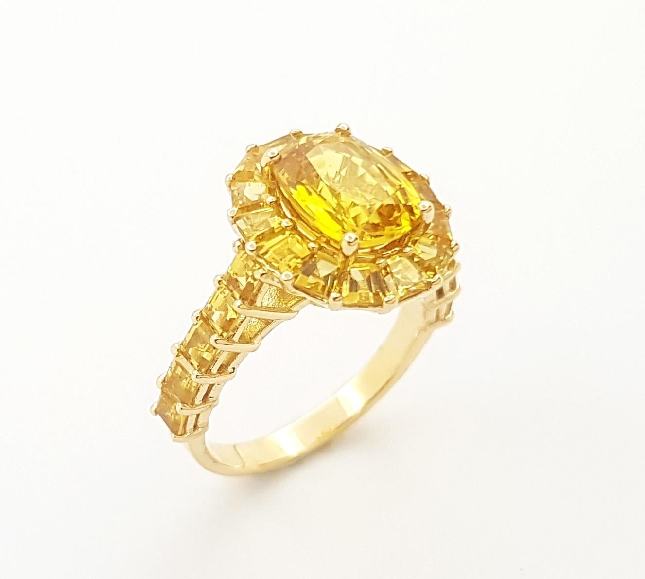 Yellow Sapphire with Yellow Sapphire Ring set in 18K Gold Settings For Sale 4