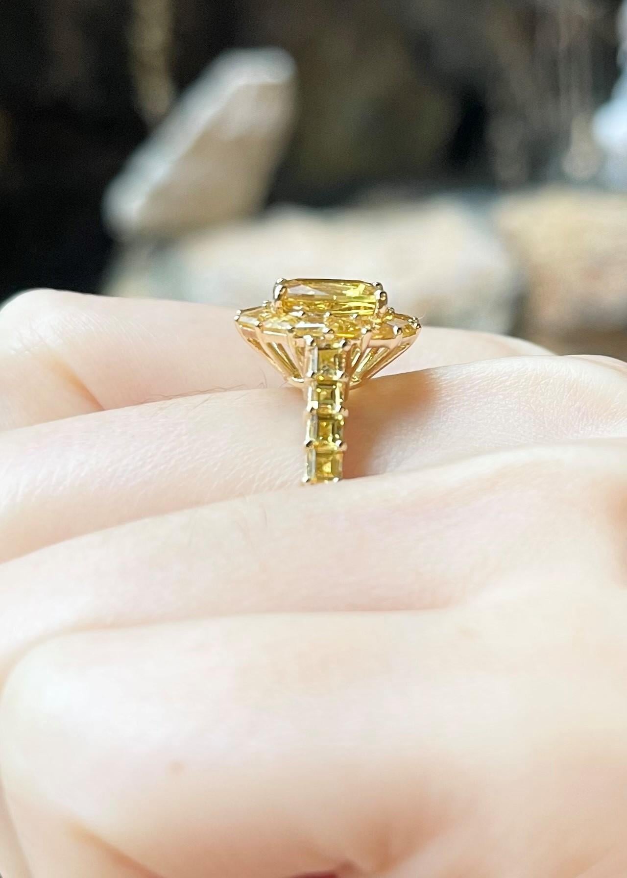 Bague en or 18 carats avec saphir jaune en vente 2