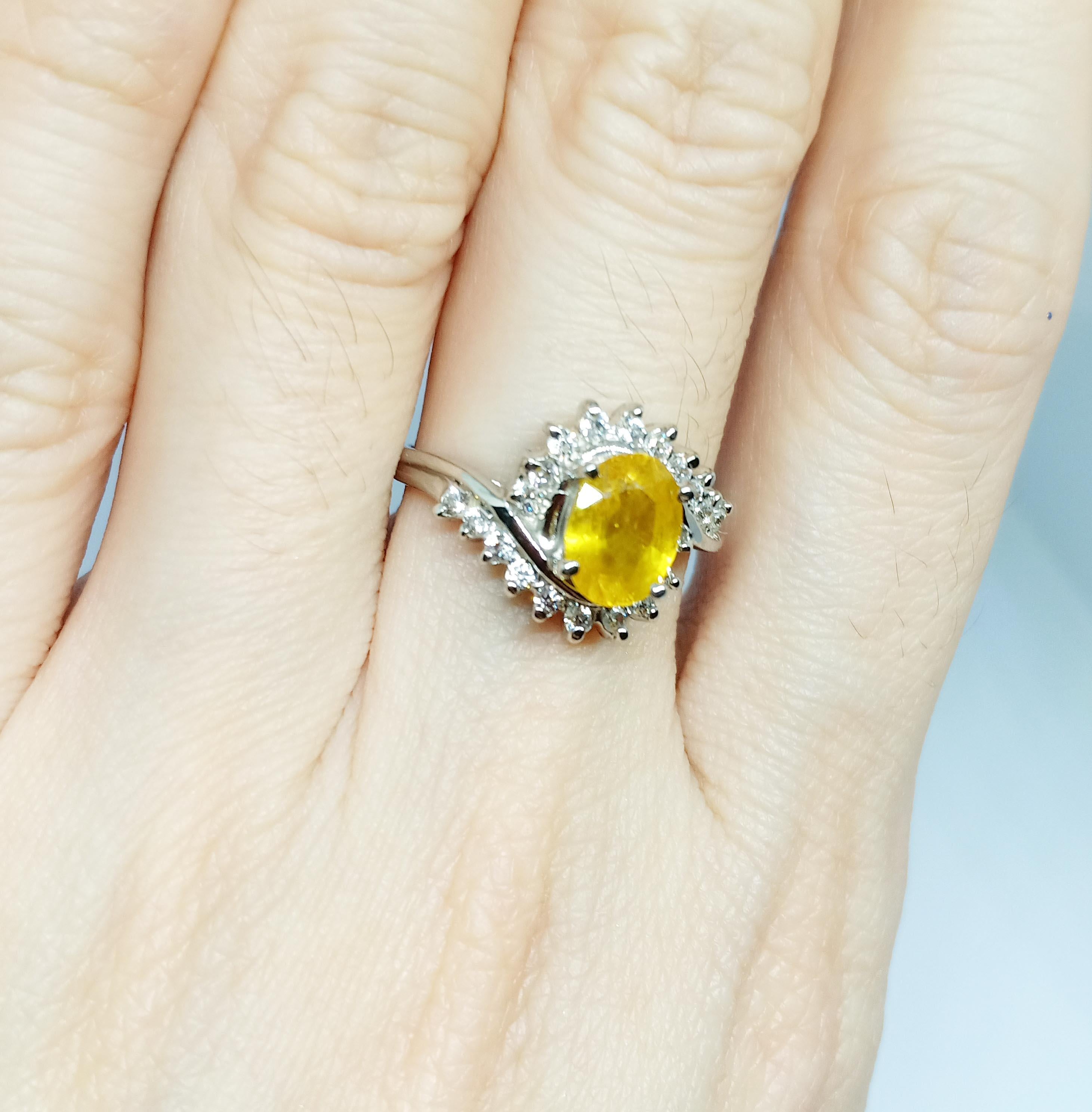 Yellow sapphire(only heated) 1.80cts Silver in White gold Plated. For Sale 2