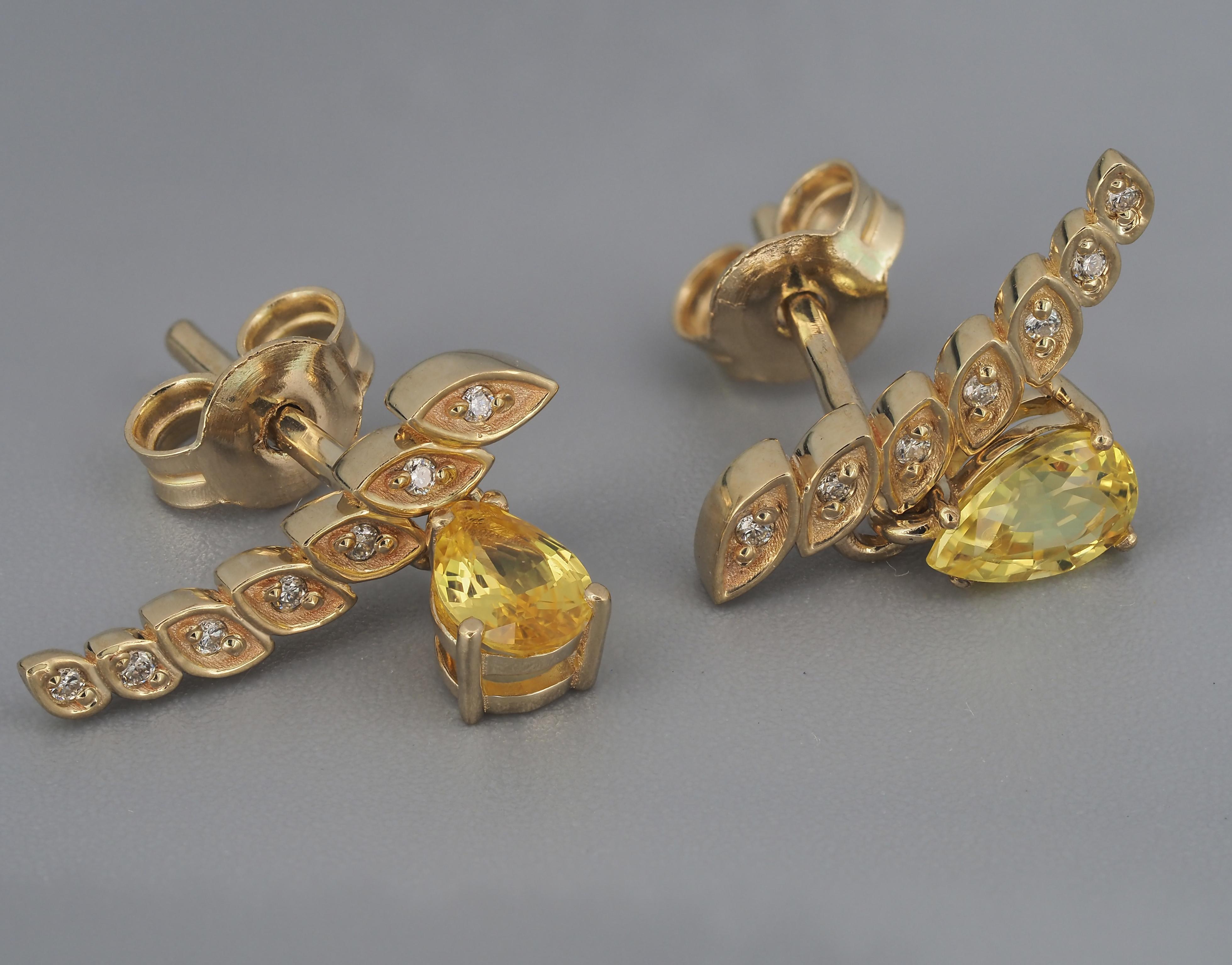 Yellow sapphires and diamonds earrings studs For Sale 4