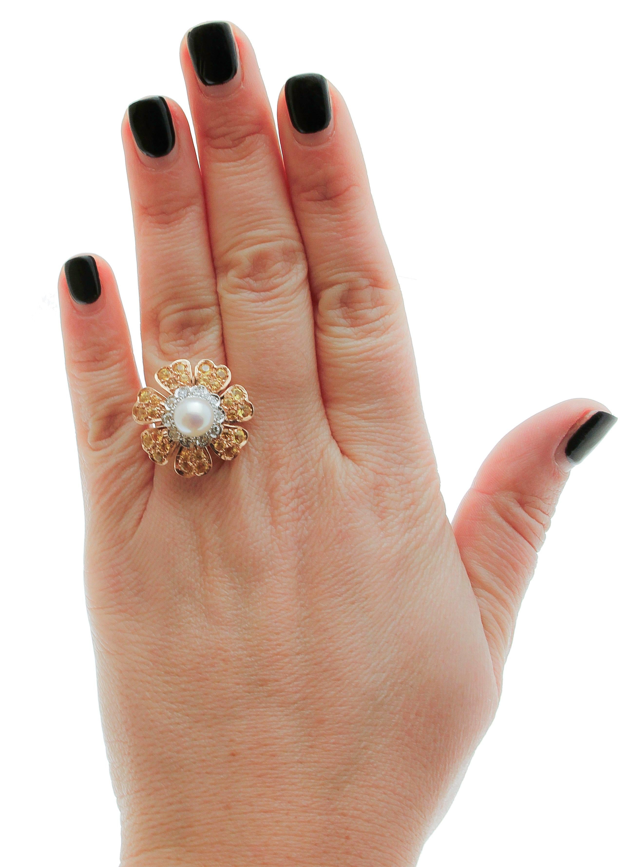 Yellow Sapphires, Diamonds, Pearl, 14 Karat White Gold Flower Design Ring In Good Condition In Marcianise, Marcianise (CE)