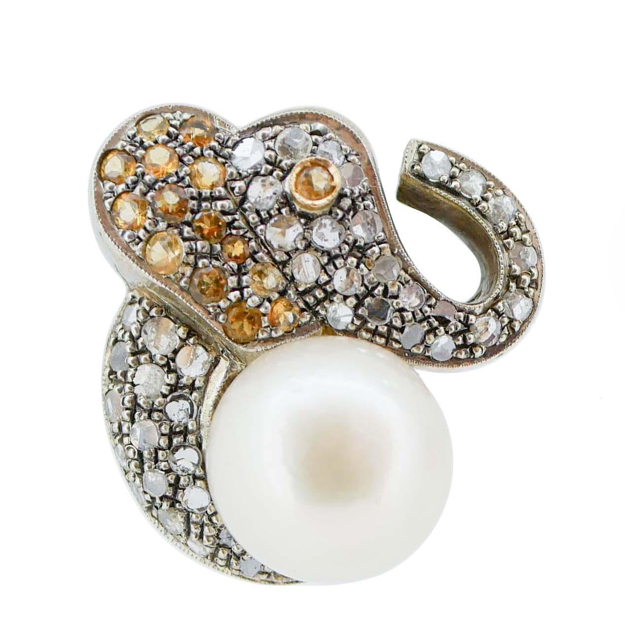 SHIPPING POLICY: 
No additional costs will be added to this order. 
Shipping costs will be totally covered by the seller (customs duties included).

Fashion elephant-shape arrings in 18 kt rose gold and silver structure mounted with a pearl; a
