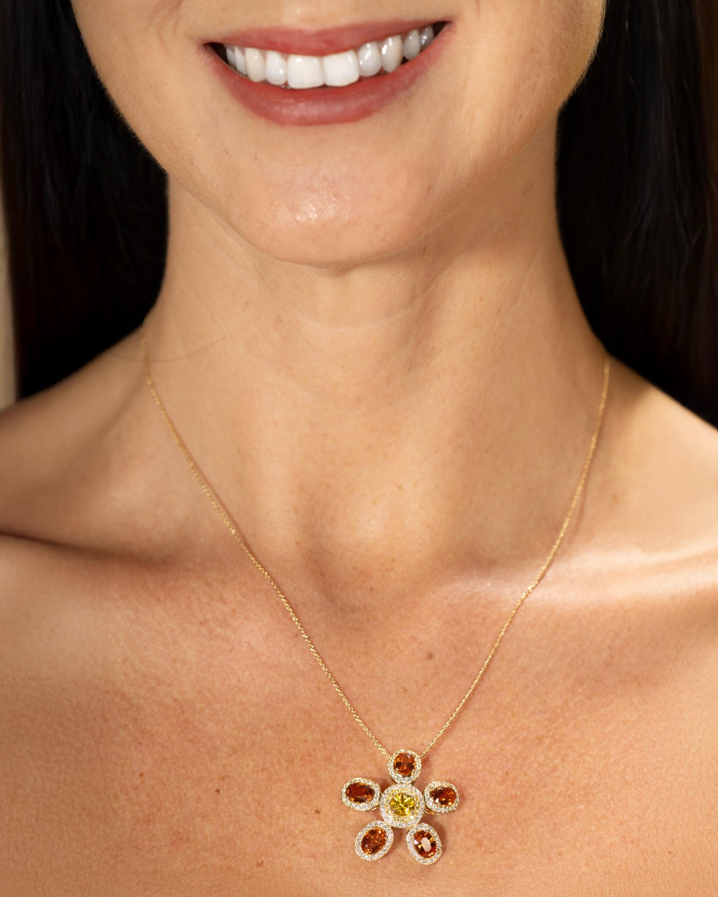 Colgante de Zafiros Amarillos, Espesartita y Diamantes en Oro Amarillo de 18k en venta 5