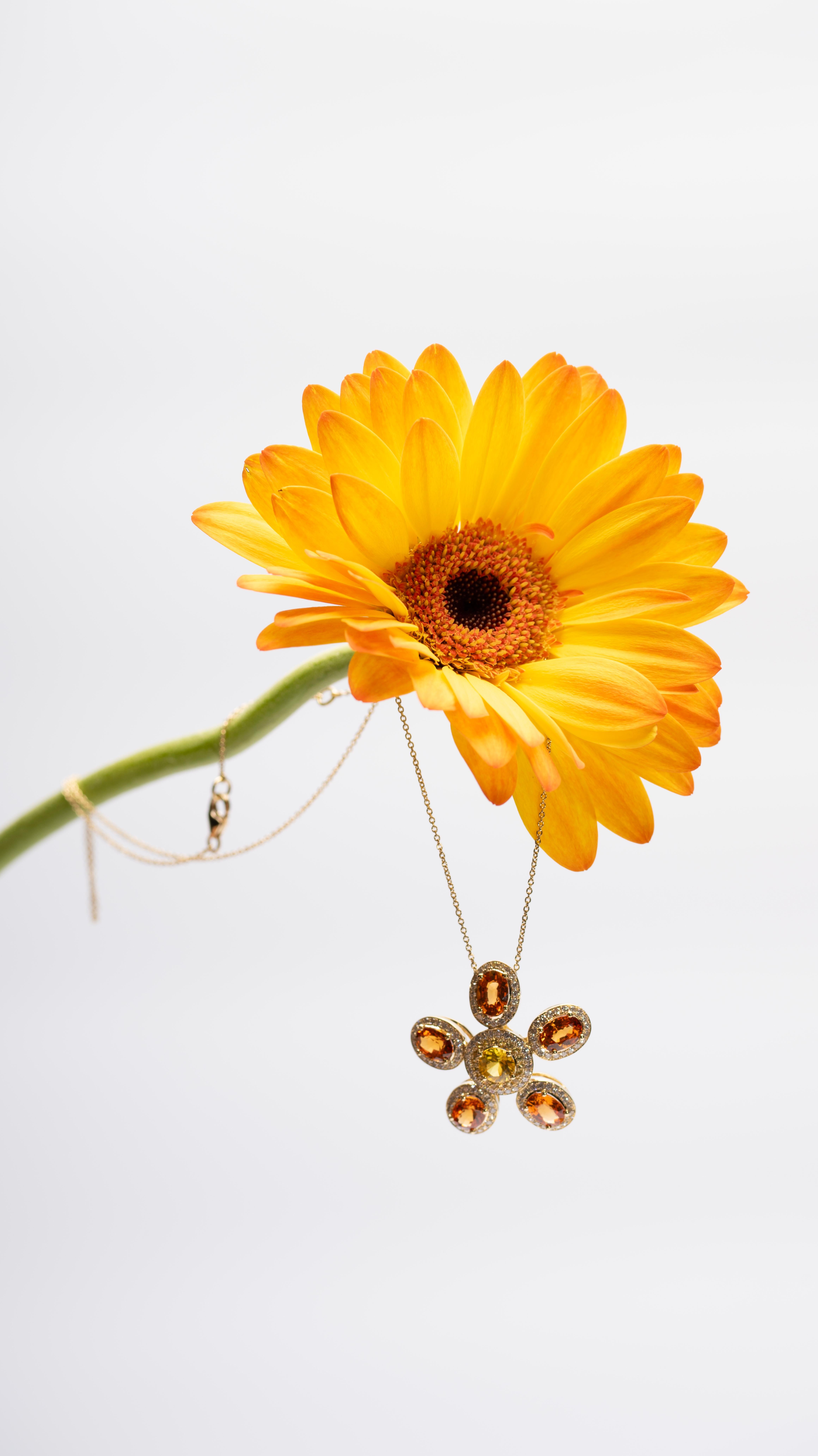 Colgante de Zafiros Amarillos, Espesartita y Diamantes en Oro Amarillo de 18k en venta 4
