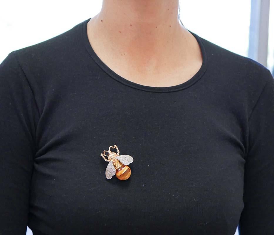 Yellow Sapphires Diamonds Amber Rose Gold and Silver Bee Brooch/Pendant Necklace For Sale 1