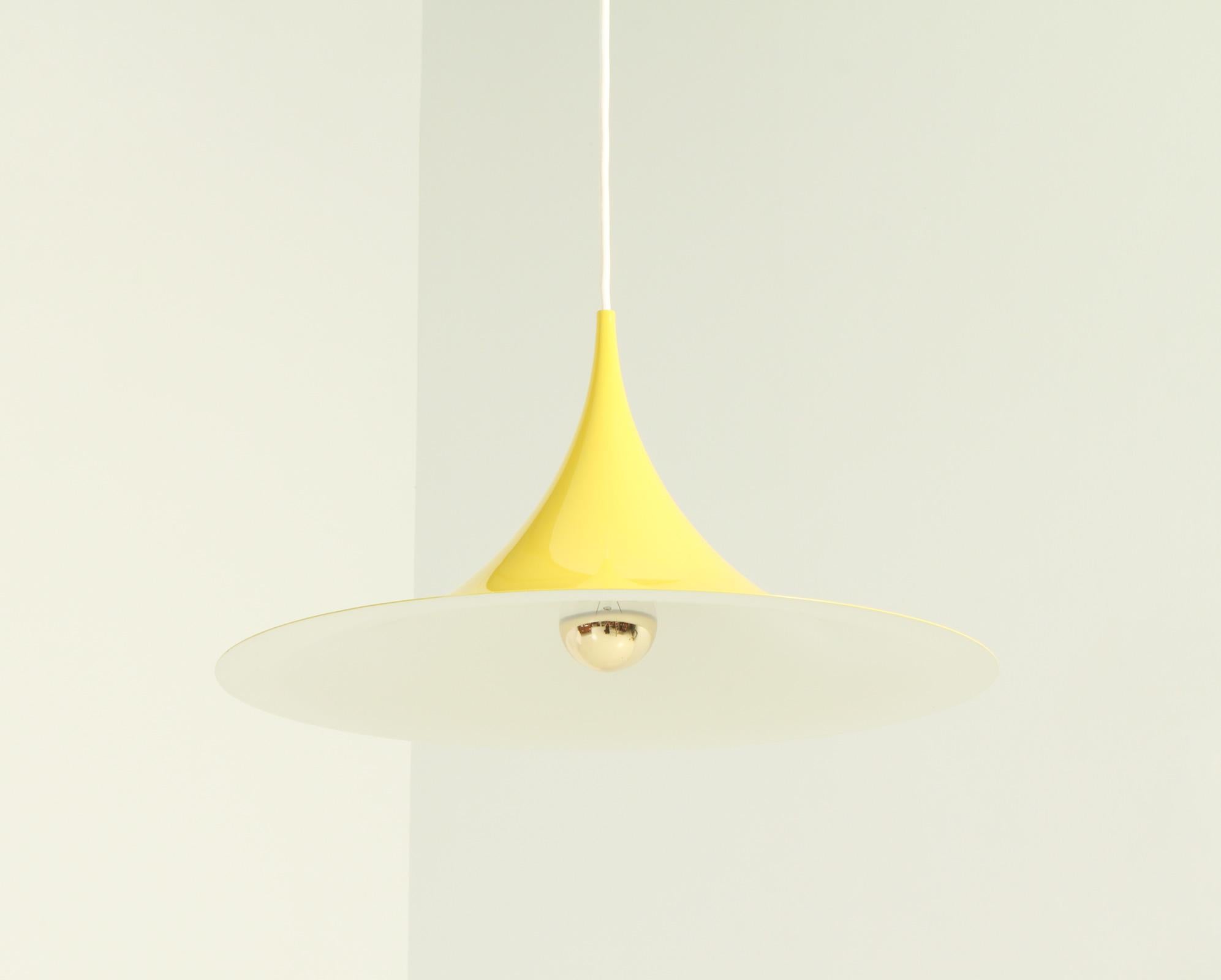 Danois Lampe semi-pendante jaune par Claus Bonderup & Torsten Thorup, Danemark en vente