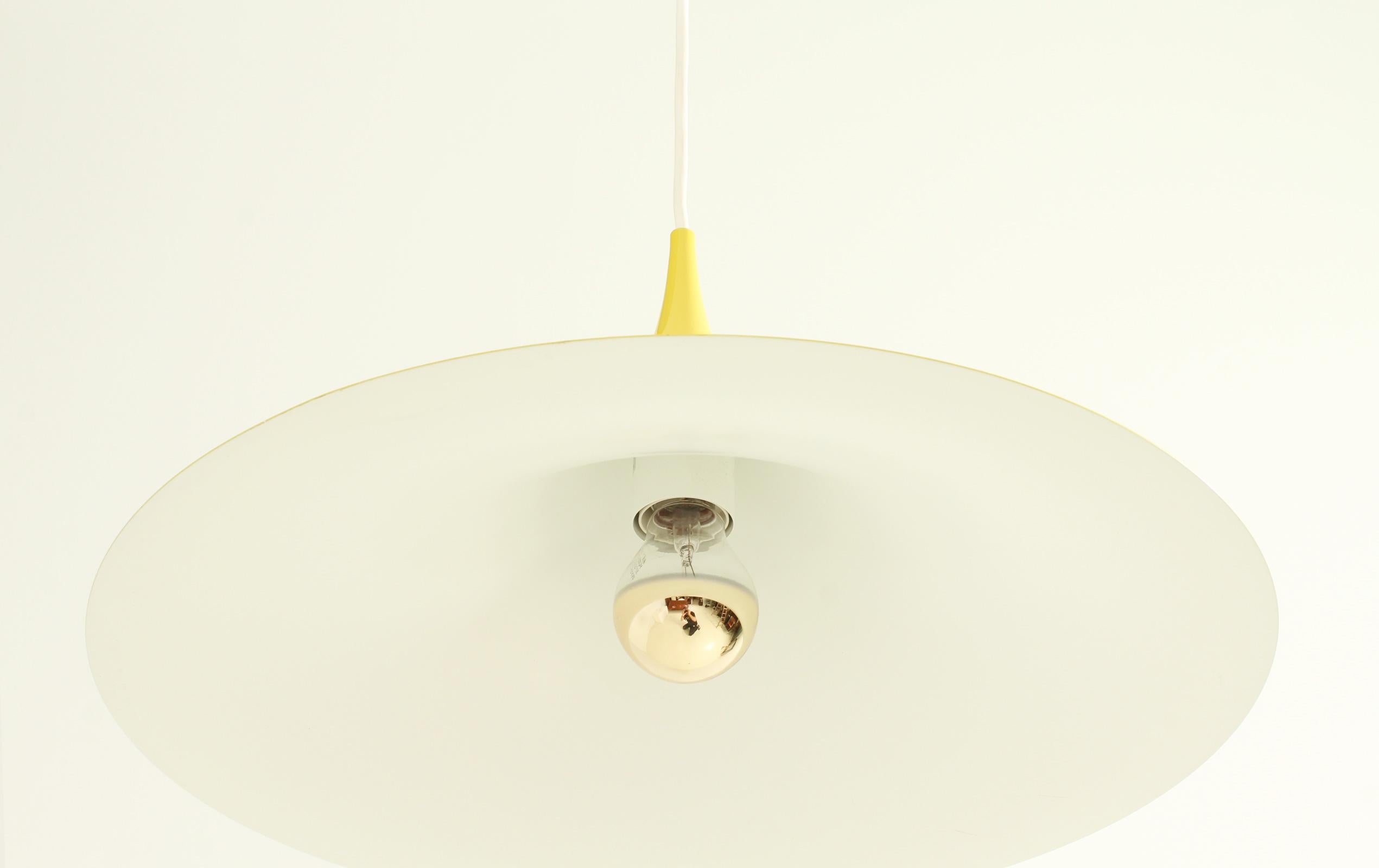 Lampe semi-pendante jaune par Claus Bonderup & Torsten Thorup, Danemark Bon état - En vente à Barcelona, ES