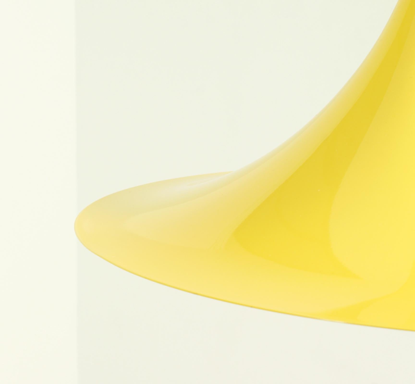 Milieu du XXe siècle Lampe semi-pendante jaune par Claus Bonderup & Torsten Thorup, Danemark en vente