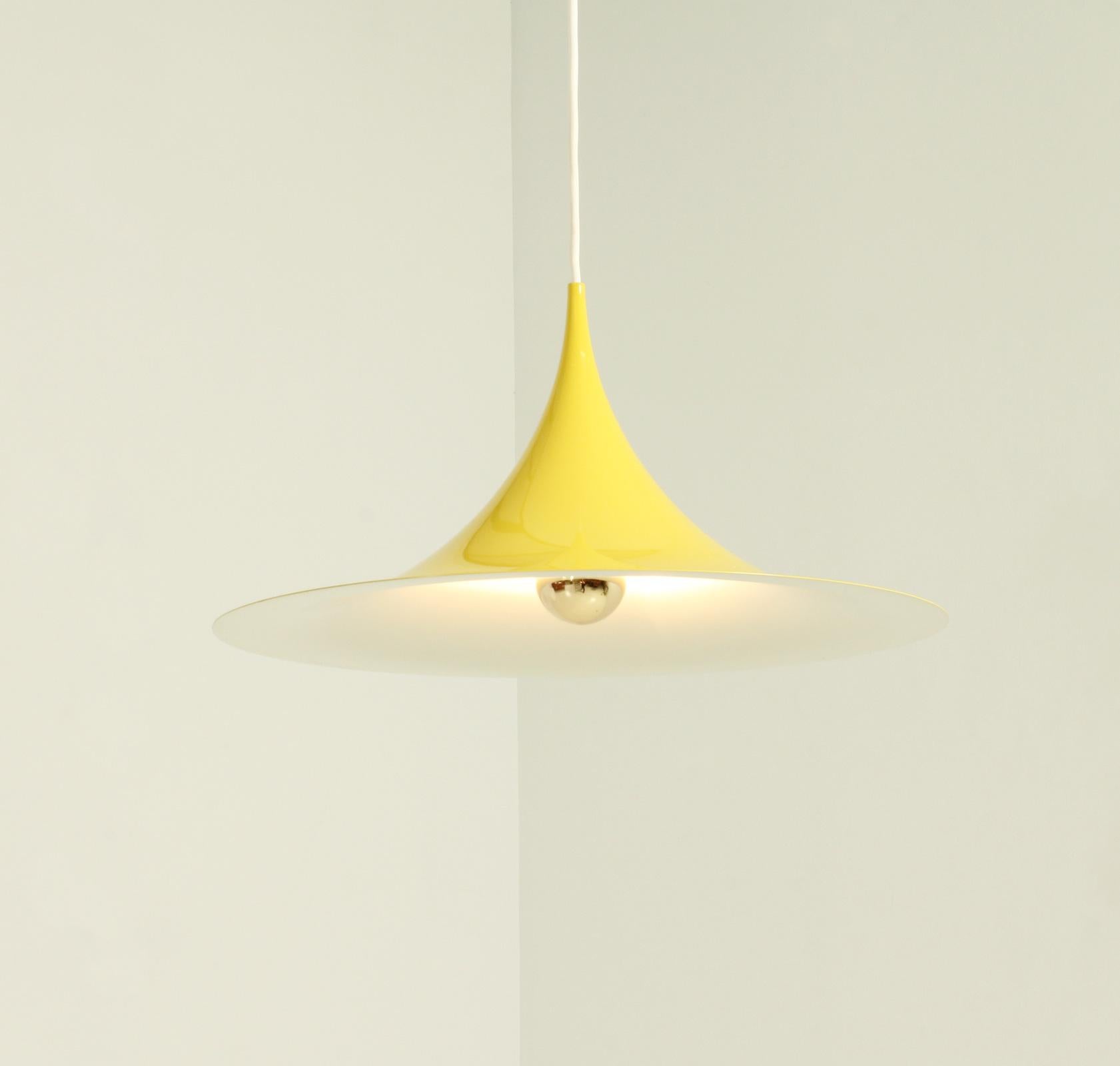 Lampe semi-pendante jaune par Claus Bonderup & Torsten Thorup, Danemark en vente 1