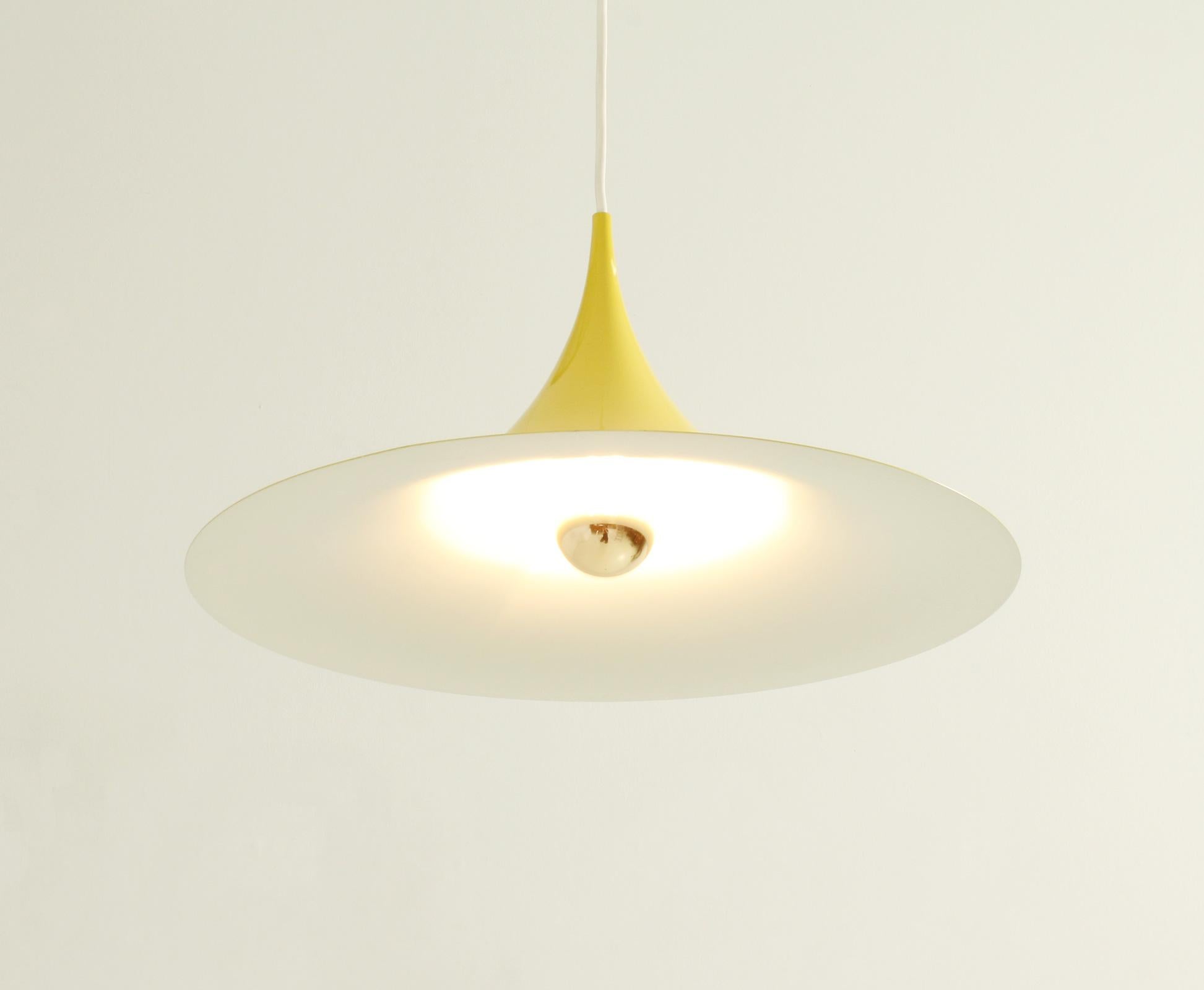 Lampe semi-pendante jaune par Claus Bonderup & Torsten Thorup, Danemark en vente 2