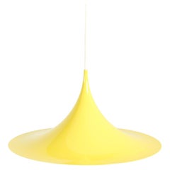 Lampada a semi-pendente gialla di Claus Bonderup & Torsten Thorup, Danimarca