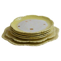 Set di piatti da pranzo gialli di Hania Jneid