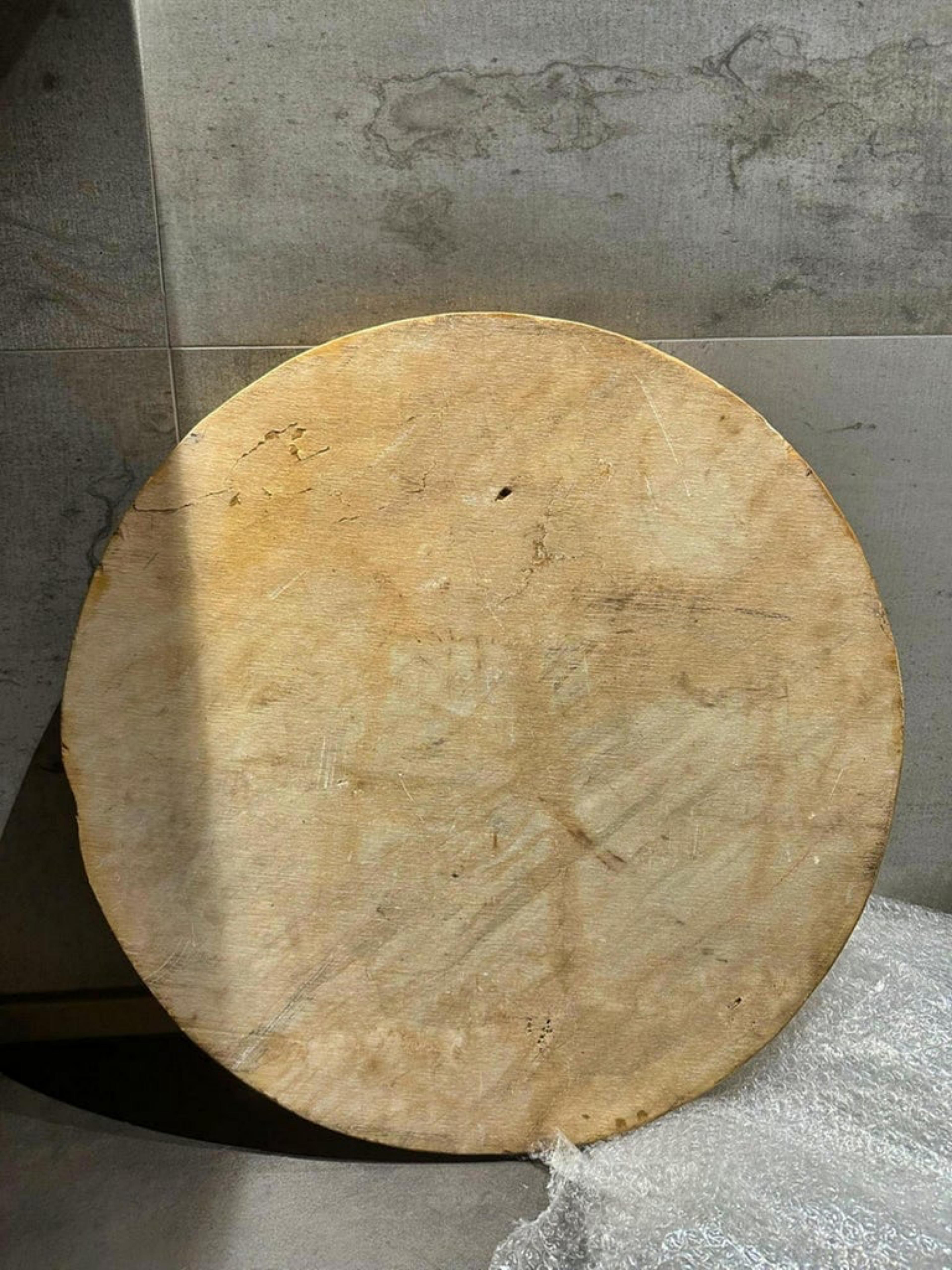Tondo in marmo giallo di Siena di Alexander il Grande AMMON XX secolo in vendita 5