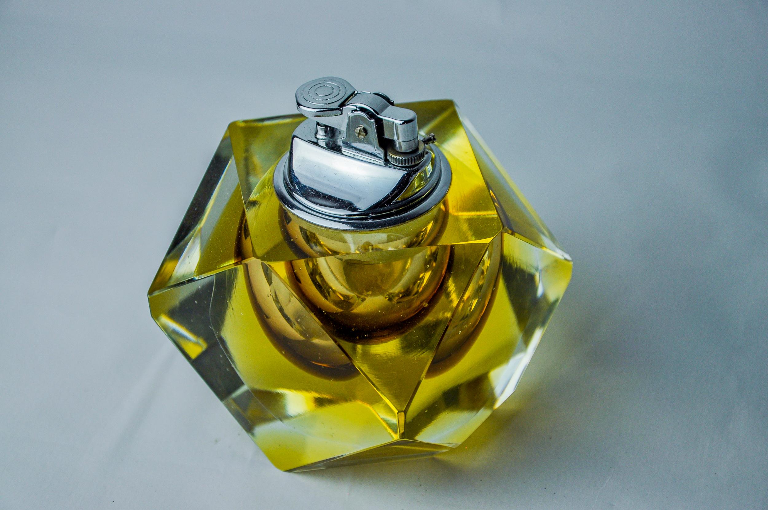 Italian Yellow Sommerso lighter by Seguso, faceted glass from Murano, Italy, 970 For Sale
