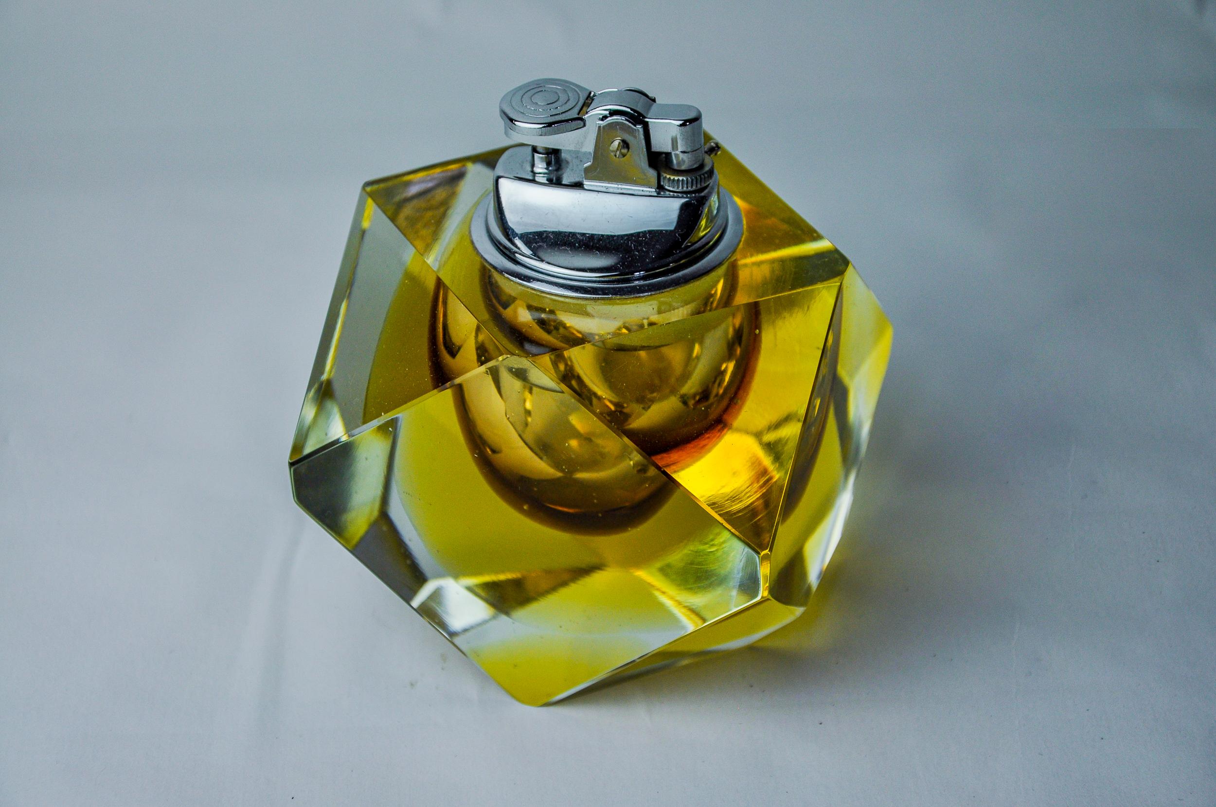 Yellow Sommerso lighter by Seguso, faceted glass from Murano, Italy, 970 In Good Condition For Sale In BARCELONA, ES