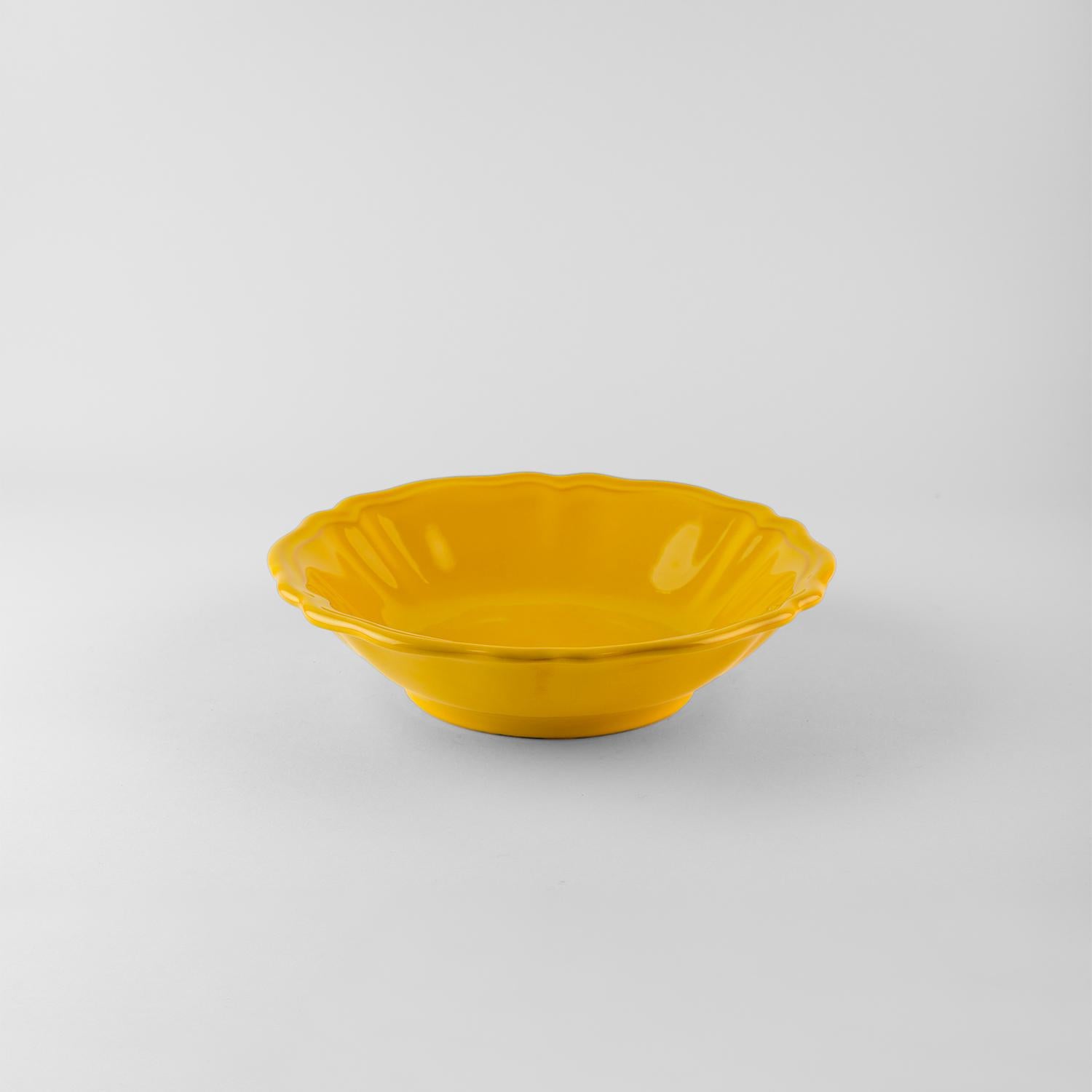Los platos hondos amarillos sirven: Sopa, soporte, plato auxiliar para 4. Hecho a mano en Italia 2024 Moderno en venta