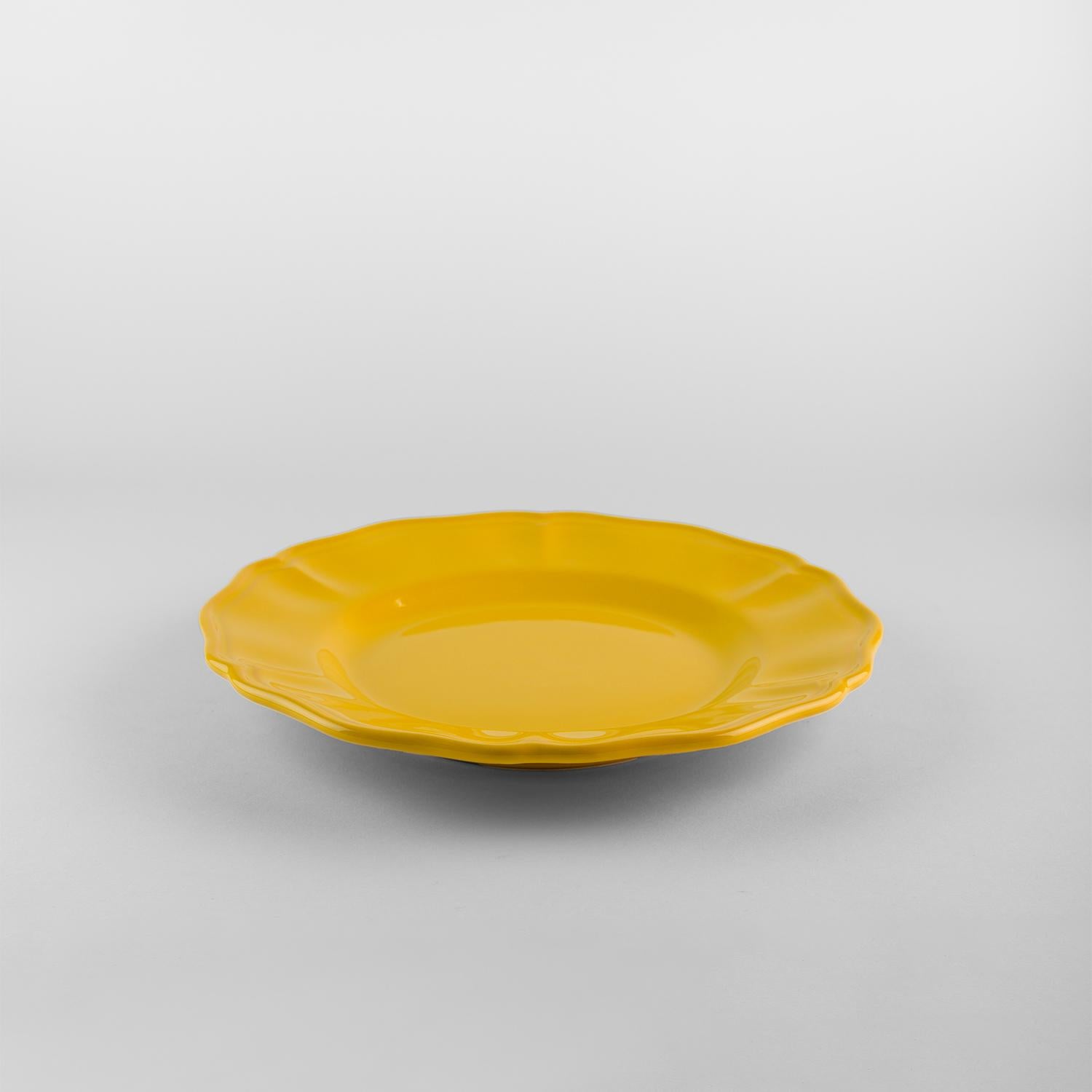 Los platos hondos amarillos sirven: Sopa, soporte, plato auxiliar para 4. Hecho a mano en Italia 2024 en Nuevo estado para la venta en San Miniato PI, IT