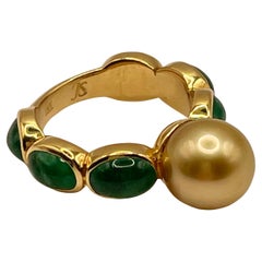 Gelber Ring mit Südseeperlen und Smaragden von Julia Shlovsky