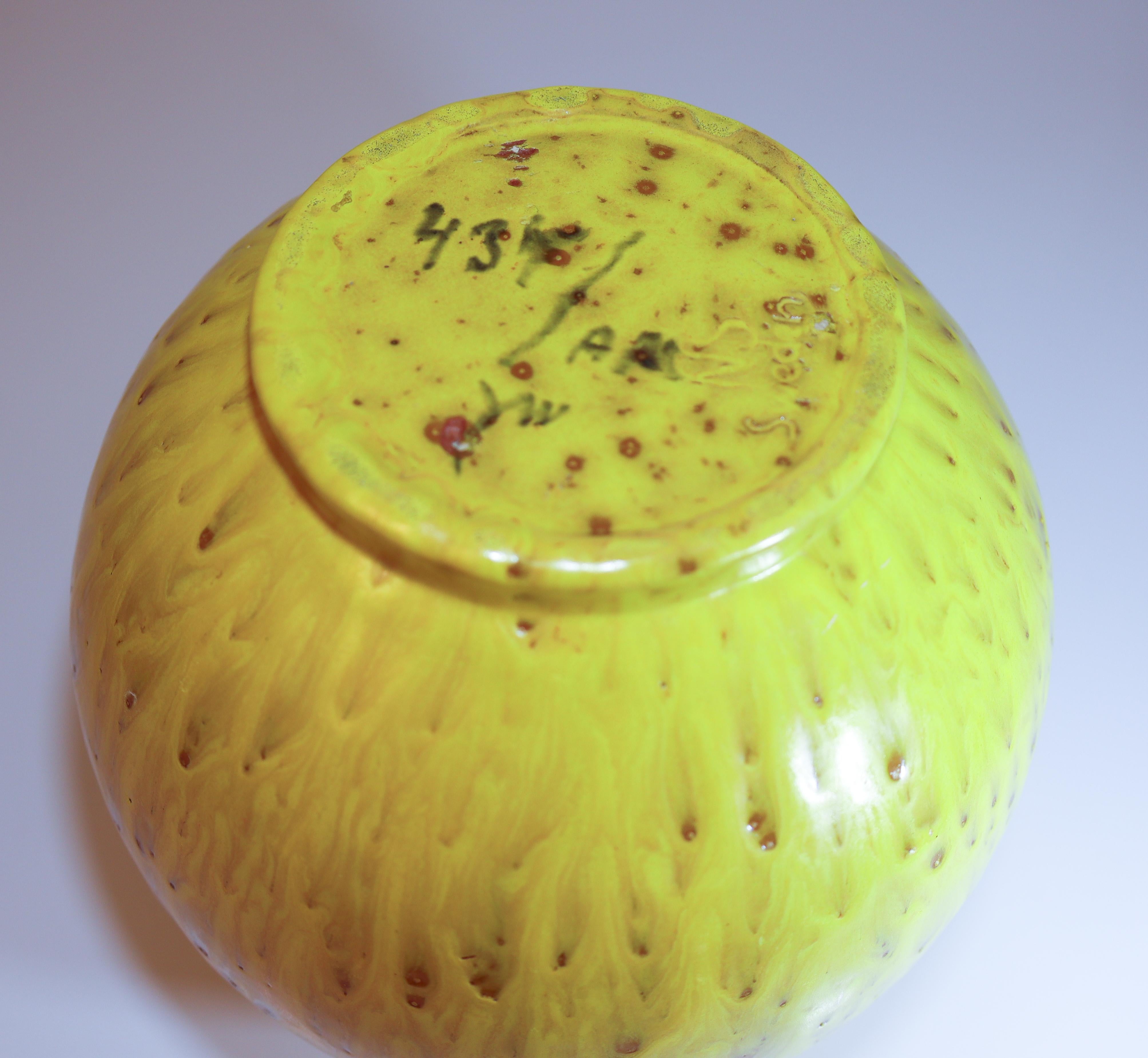 Céramique Vase sphérique jaune en céramique - Jerk Werkmäster - Nittsjö 1930s Suède en vente