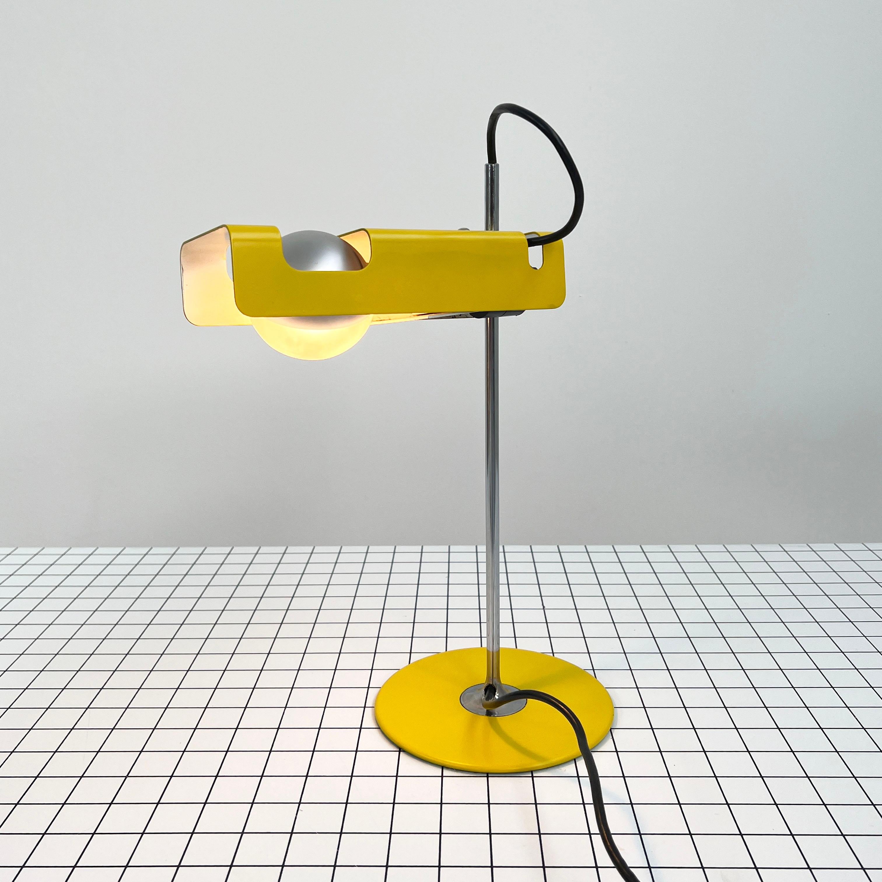 Yellow Spider Desk Lamp by Joe Colombo for Oluce, 1960s In Good Condition In Ixelles, Bruxelles