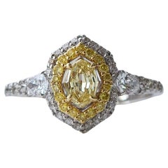 Gelber Stufenschliff Oval Diamant Halo Ring