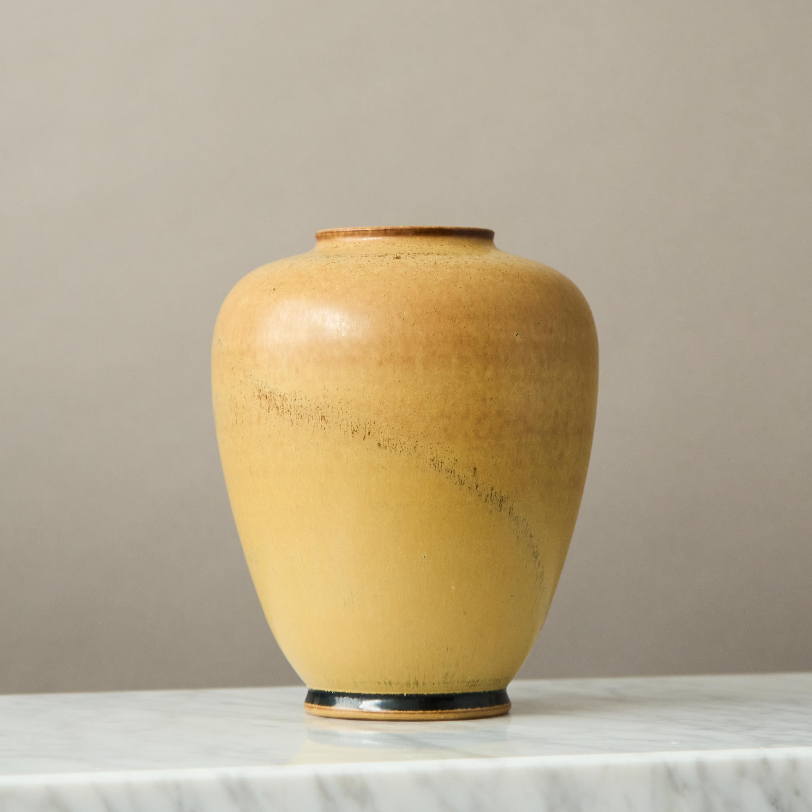 Yellow Stoneware Vase by Erich and Ingrid Triller for Tobo, Sweden, 1950s (Skandinavische Moderne) im Angebot