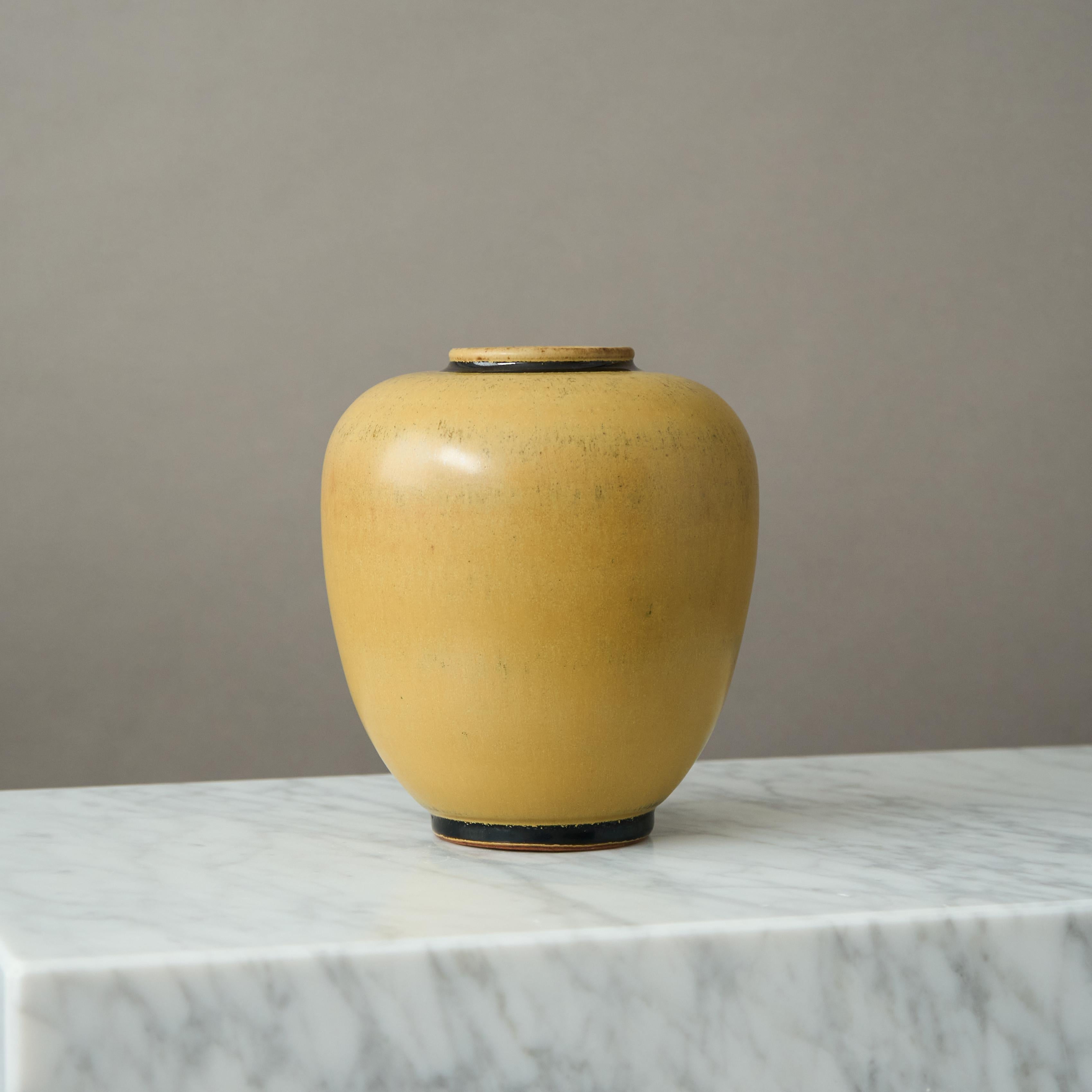 Yellow Stoneware Vase by Erich and Ingrid Triller for Tobo, Sweden, 1950s (Glasiert) im Angebot