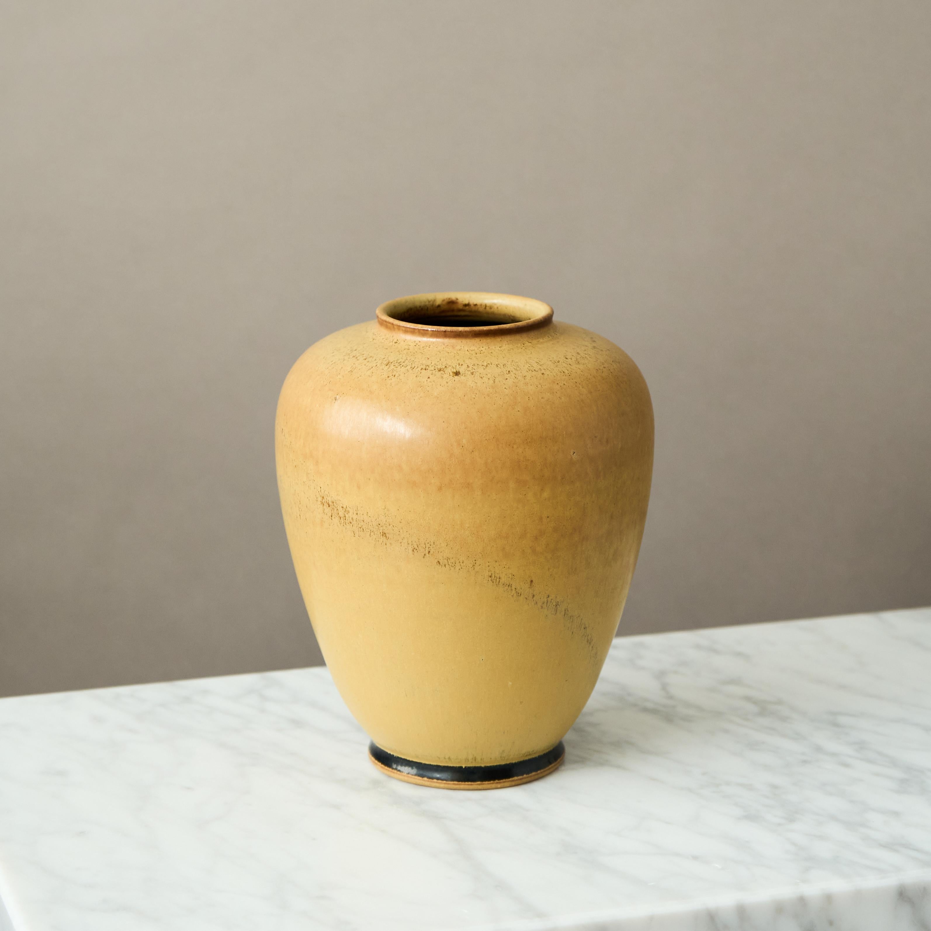 Yellow Stoneware Vase by Erich and Ingrid Triller for Tobo, Sweden, 1950s (Glasiert) im Angebot