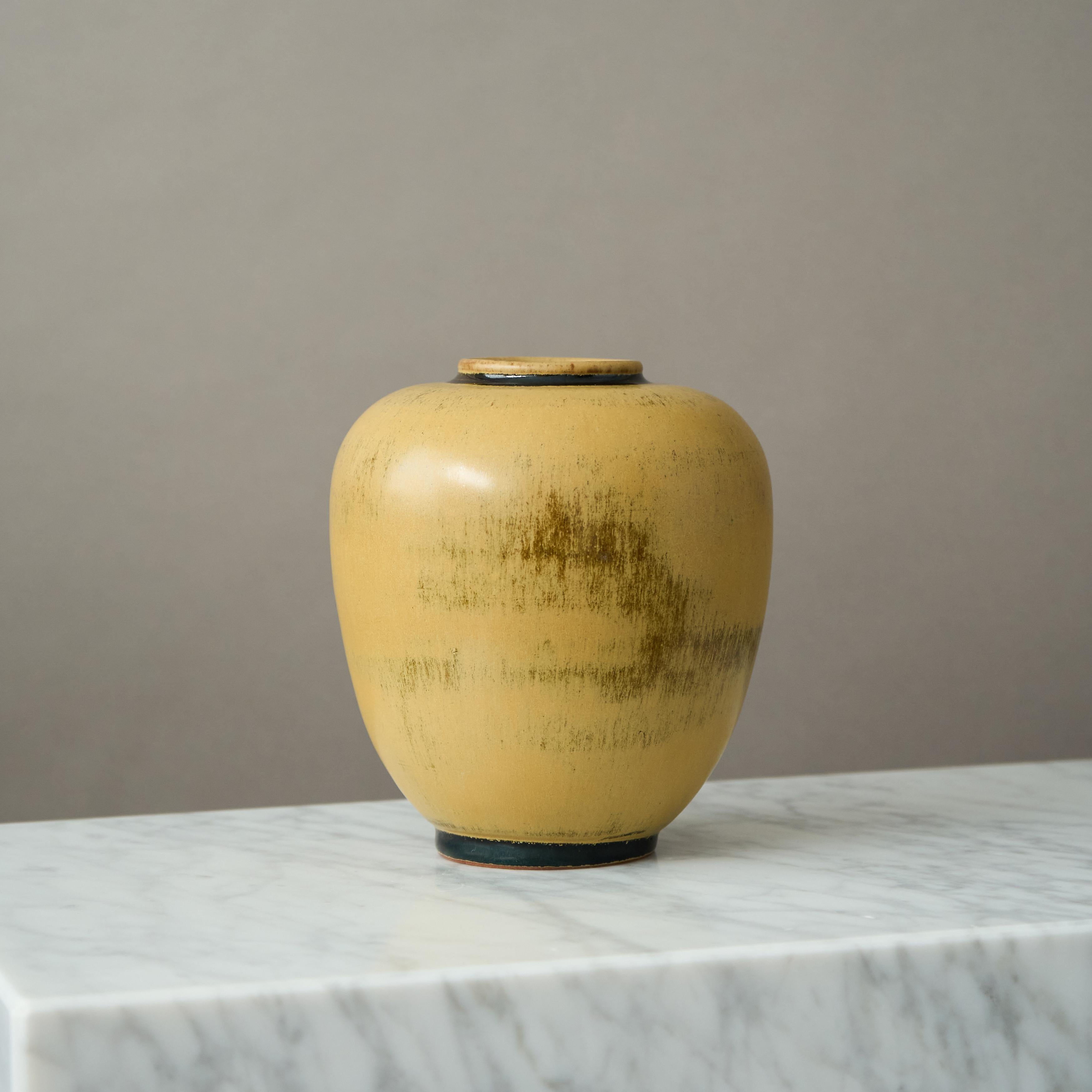 Yellow Stoneware Vase by Erich and Ingrid Triller for Tobo, Sweden, 1950s im Zustand „Gut“ im Angebot in Malmö, SE