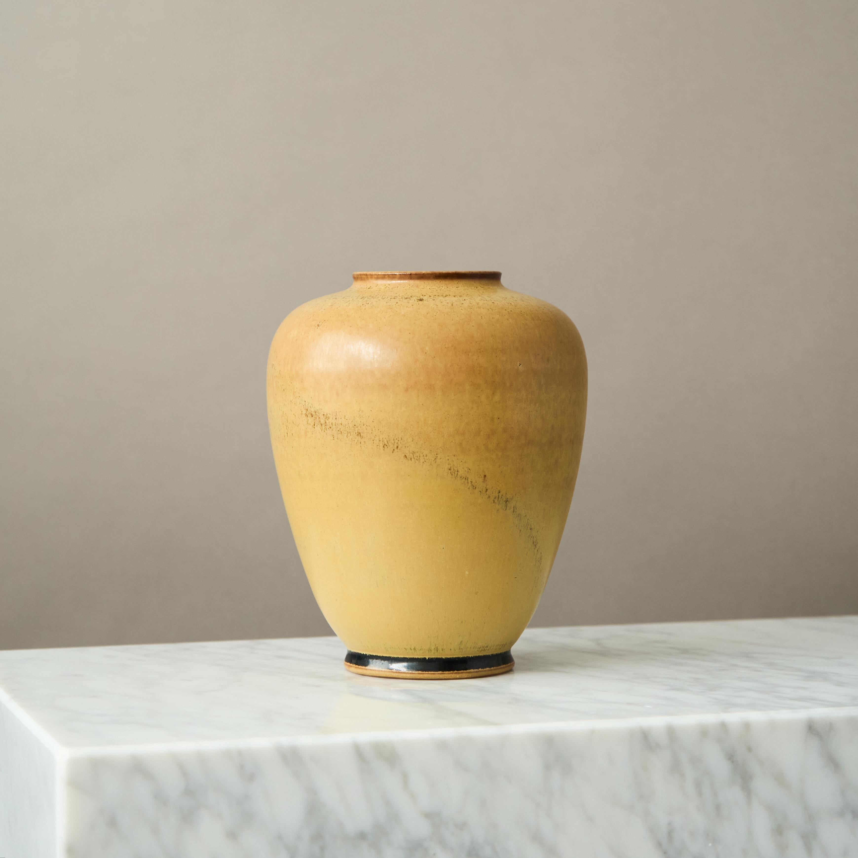 Yellow Stoneware Vase by Erich and Ingrid Triller for Tobo, Sweden, 1950s im Zustand „Gut“ im Angebot in Malmö, SE
