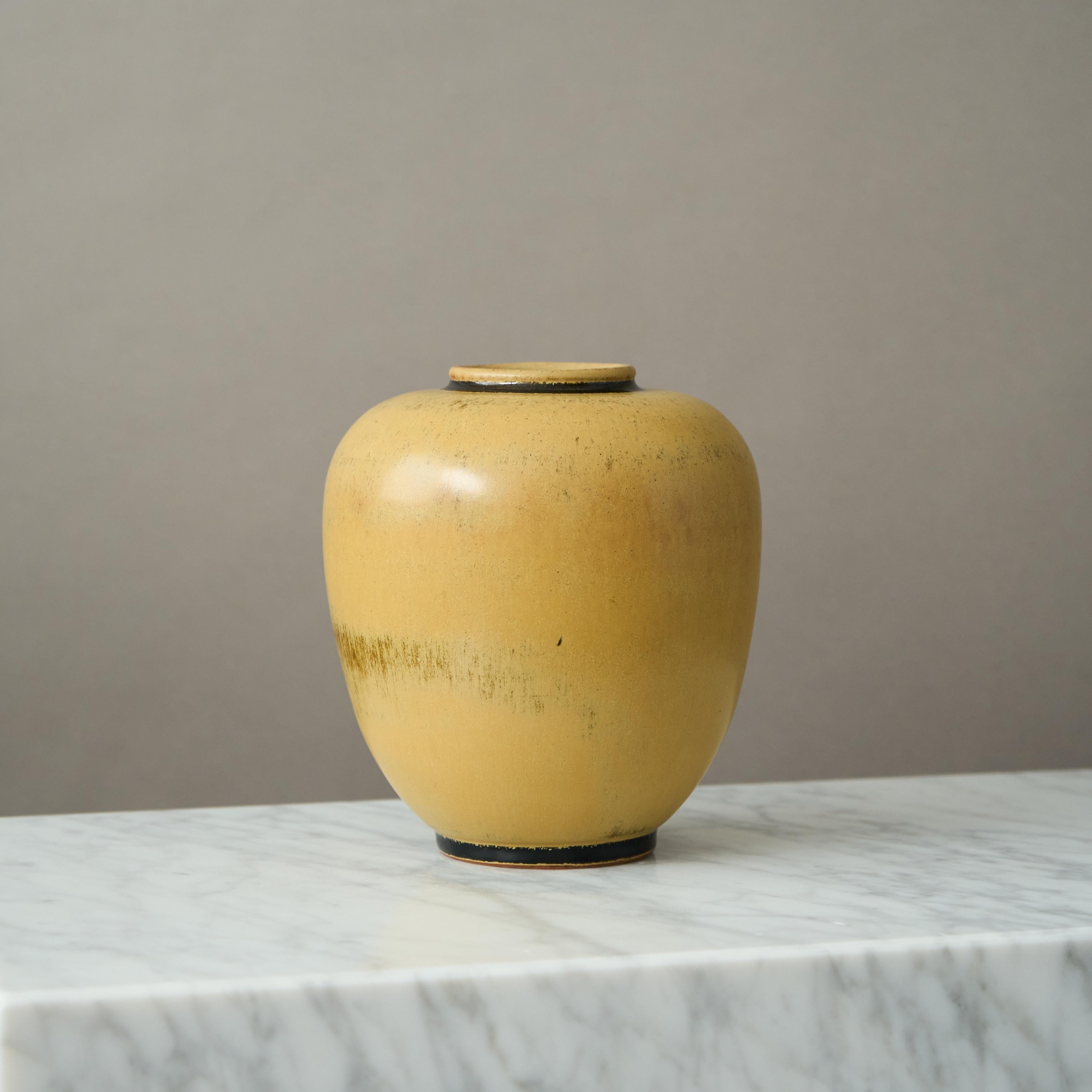 Yellow Stoneware Vase by Erich and Ingrid Triller for Tobo, Sweden, 1950s (20. Jahrhundert) im Angebot