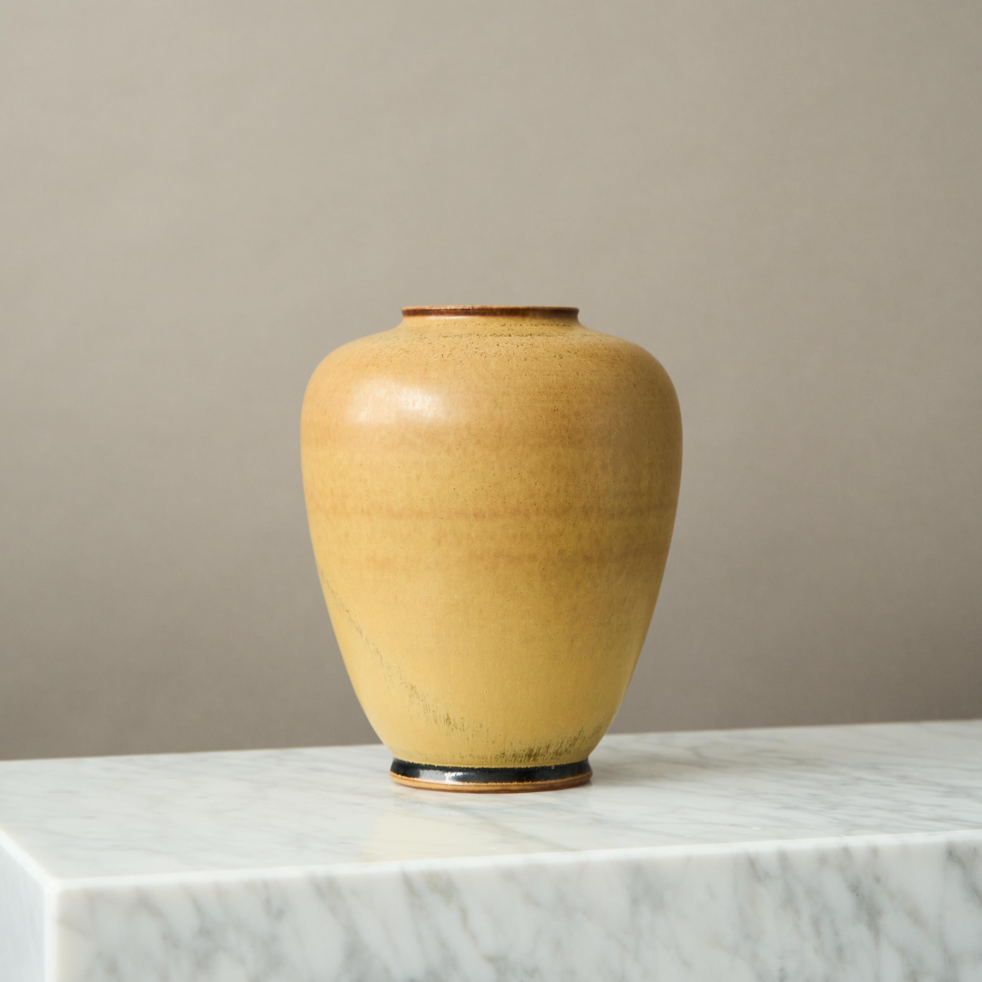 Yellow Stoneware Vase by Erich and Ingrid Triller for Tobo, Sweden, 1950s (20. Jahrhundert) im Angebot